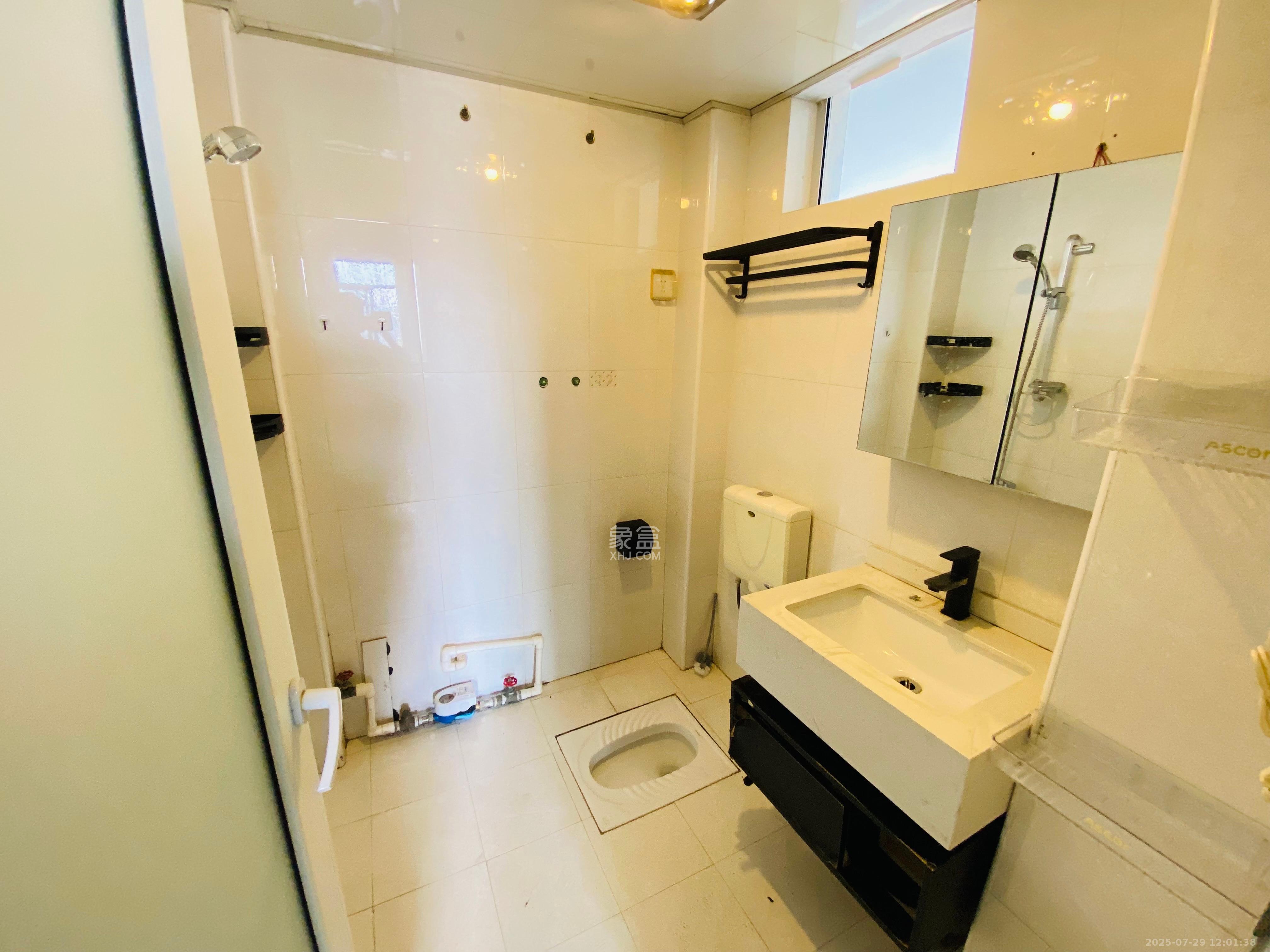 君临国际 2室1厅1卫 2600.0元/月 君临国际 2室1厅1卫 2600.0元/月室内图