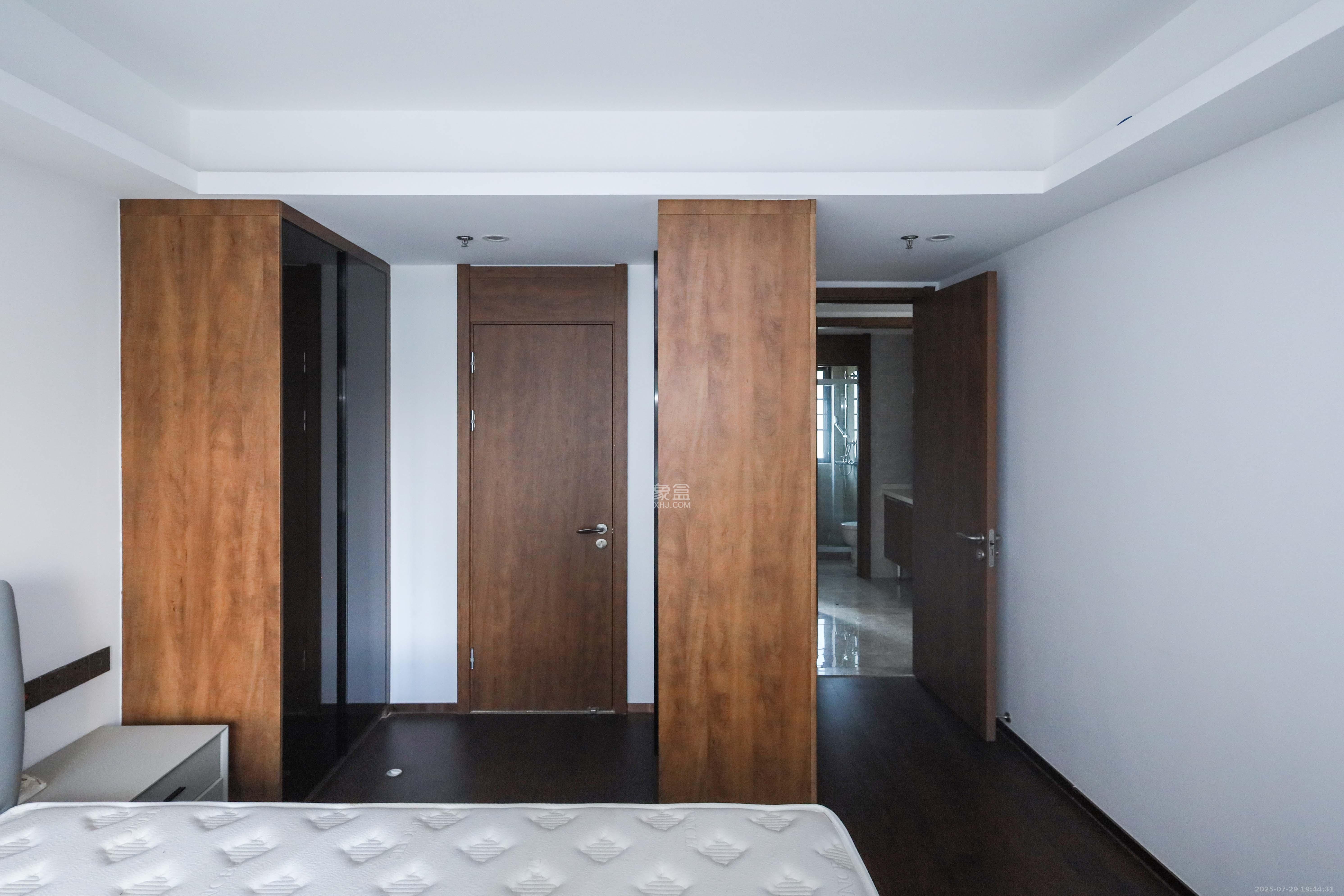 梅溪悦章  4室2厅2卫    170.0万卧室