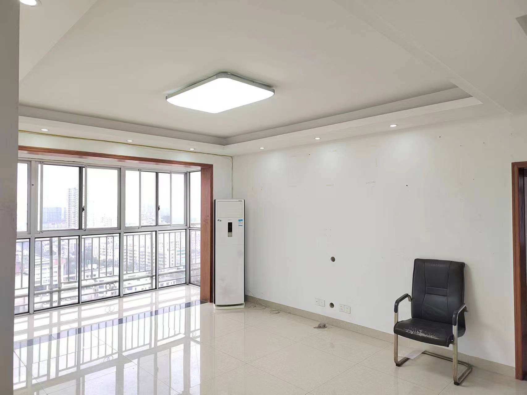 银色现代城 3室2厅2卫 1600.0元/月 银色现代城 3室2厅2卫 1600.0元/月室内图