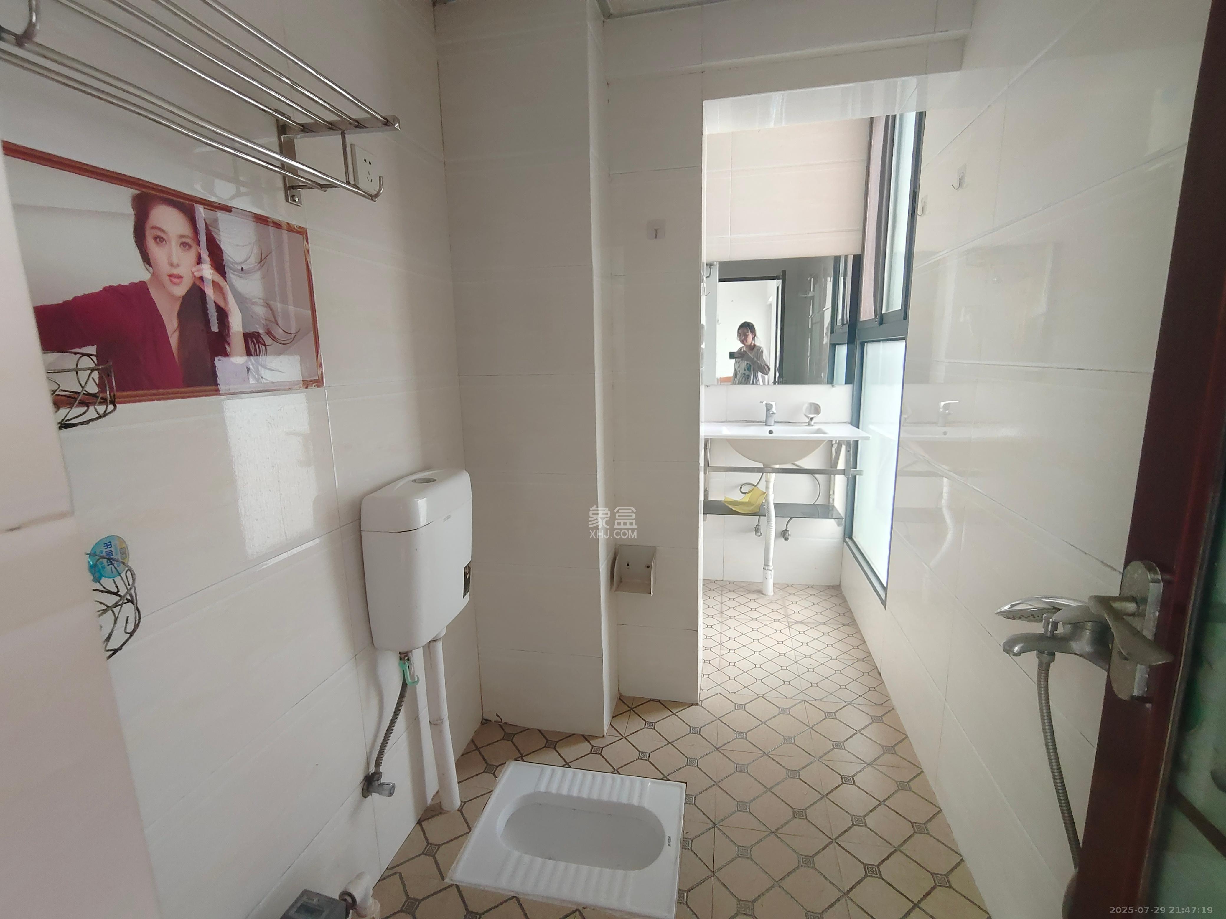 极目楚天 2室2厅1卫 2500.0元/月 极目楚天 2室2厅1卫 2500.0元/月室内图