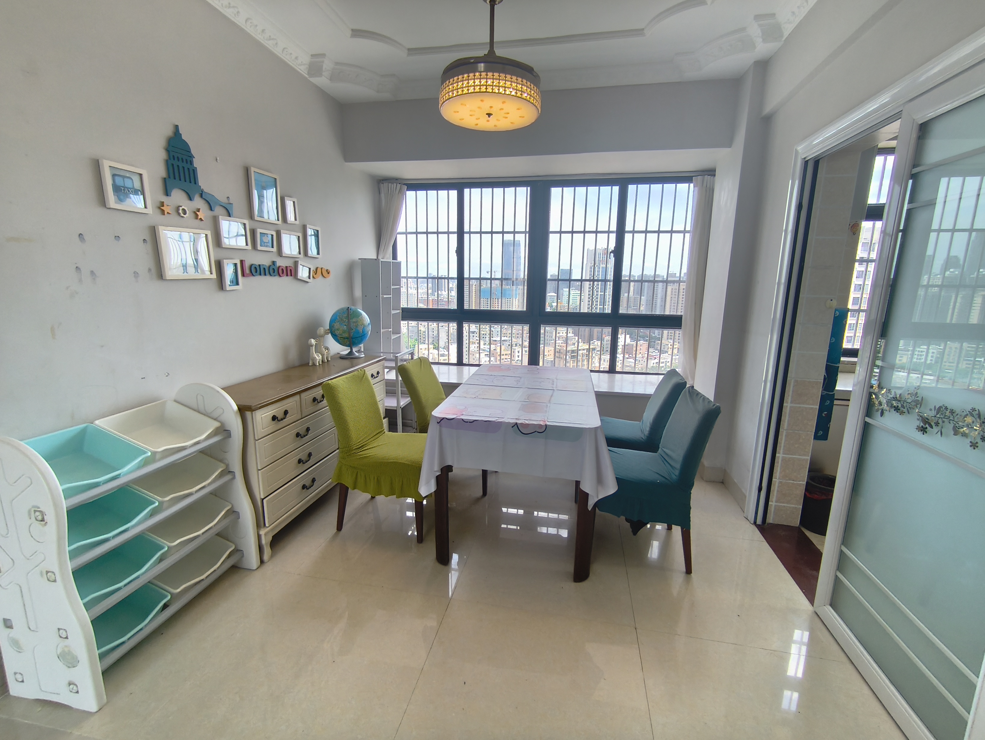 滨江熙岸小区 3室2厅2卫 2700.0元/月 滨江熙岸小区 3室2厅2卫 2700.0元/月室内图