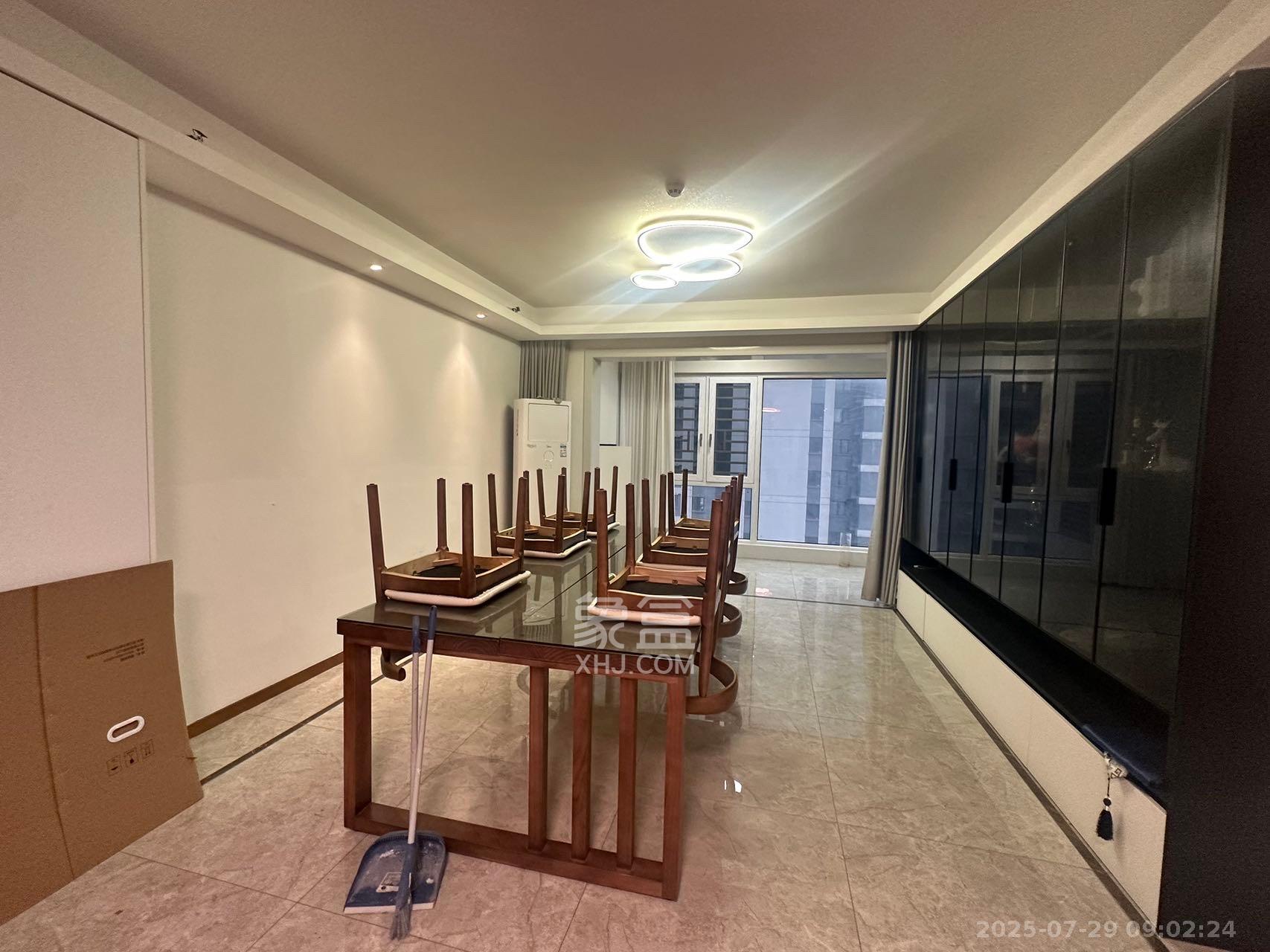 梅溪悦章  4室2厅2卫    4000.0元/月室内图