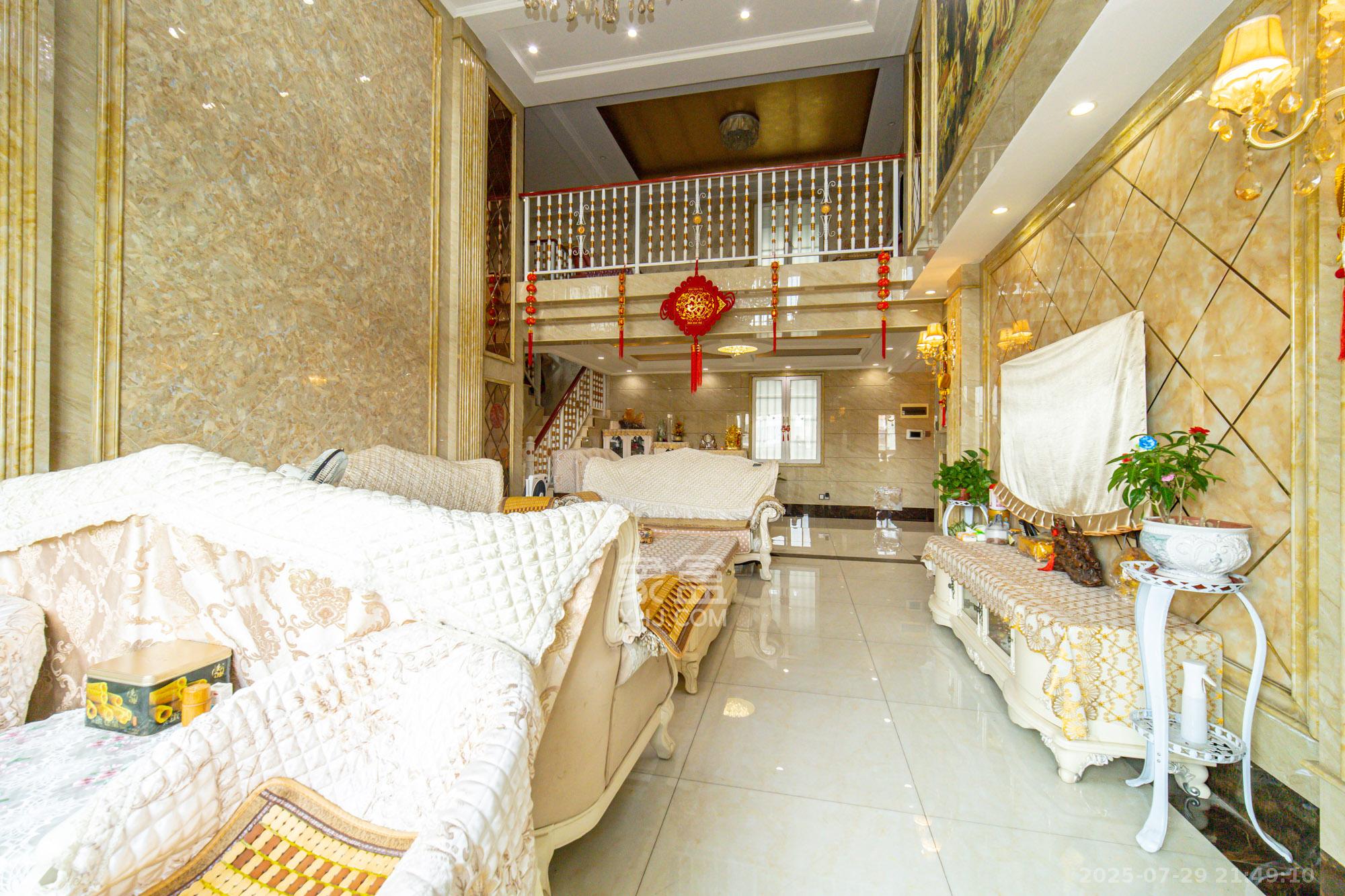 星邮公寓  4室2厅3卫    170.0万客厅