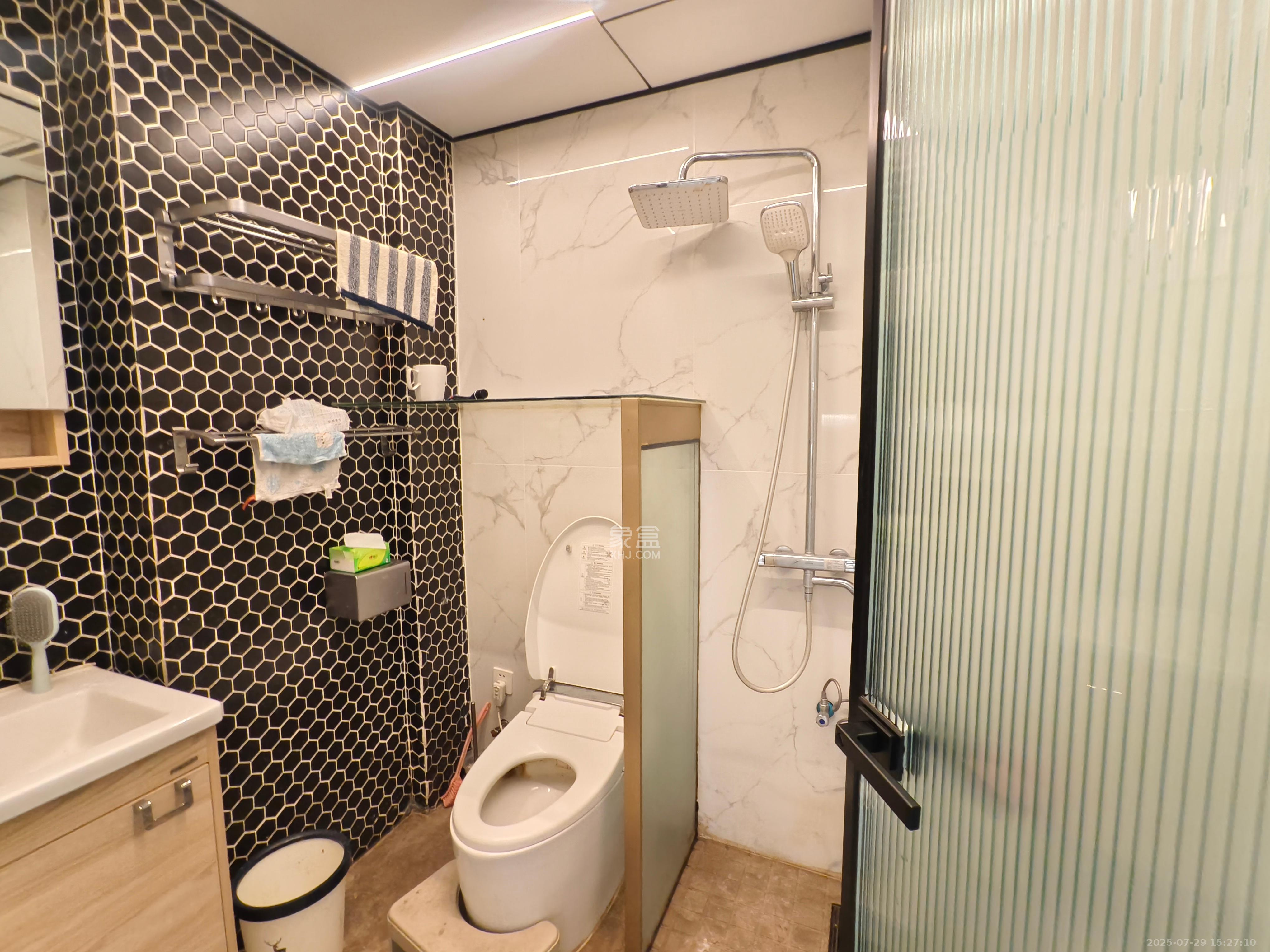 金谷大厦(桐梓坡西路) 3室1厅1卫 2400.0元/月 金谷大厦(桐梓坡西路) 3室1厅1卫 2400.0元/月室内图