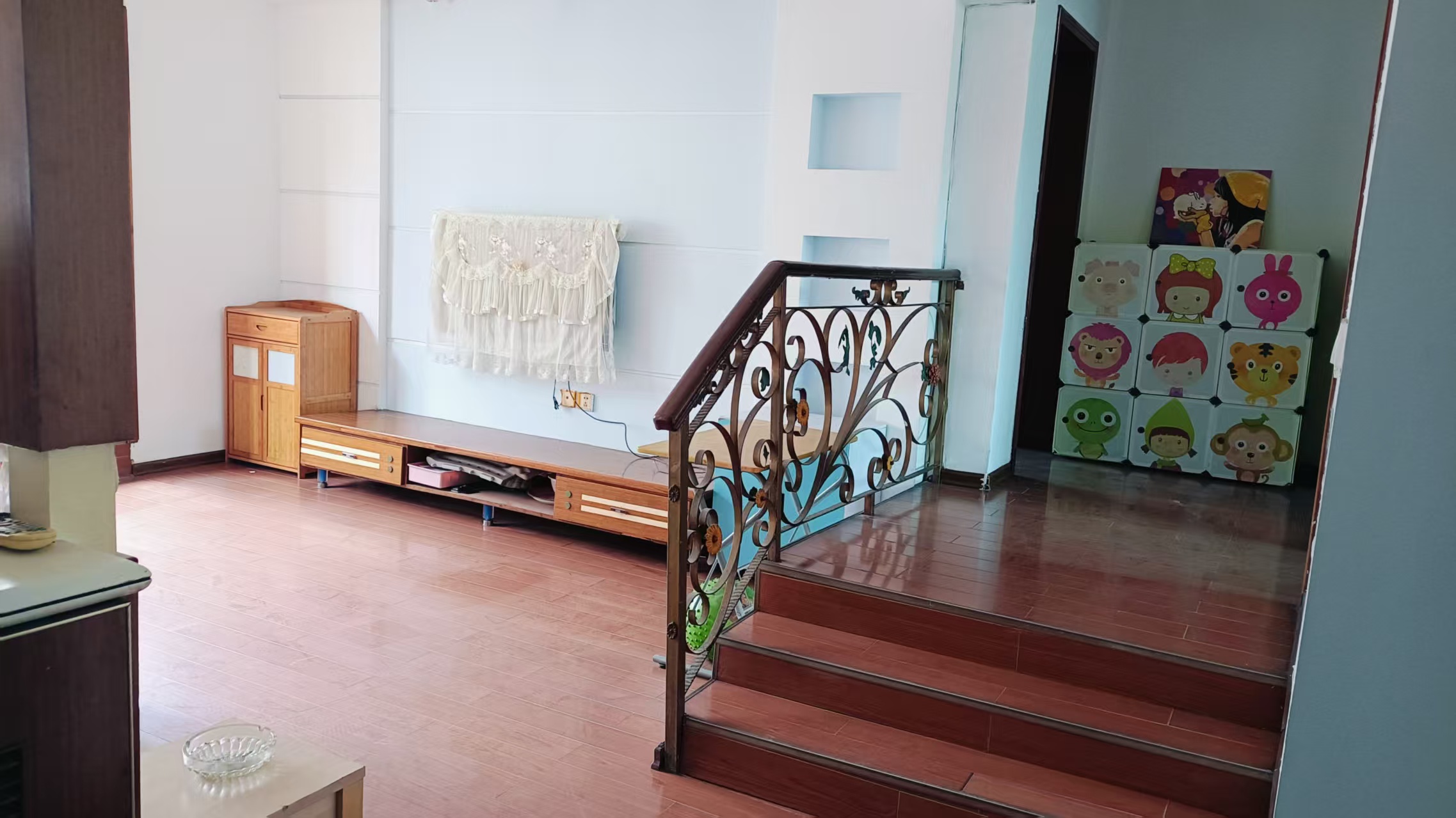 明珠商业广场  3室2厅2卫    1000.0元/月室内图