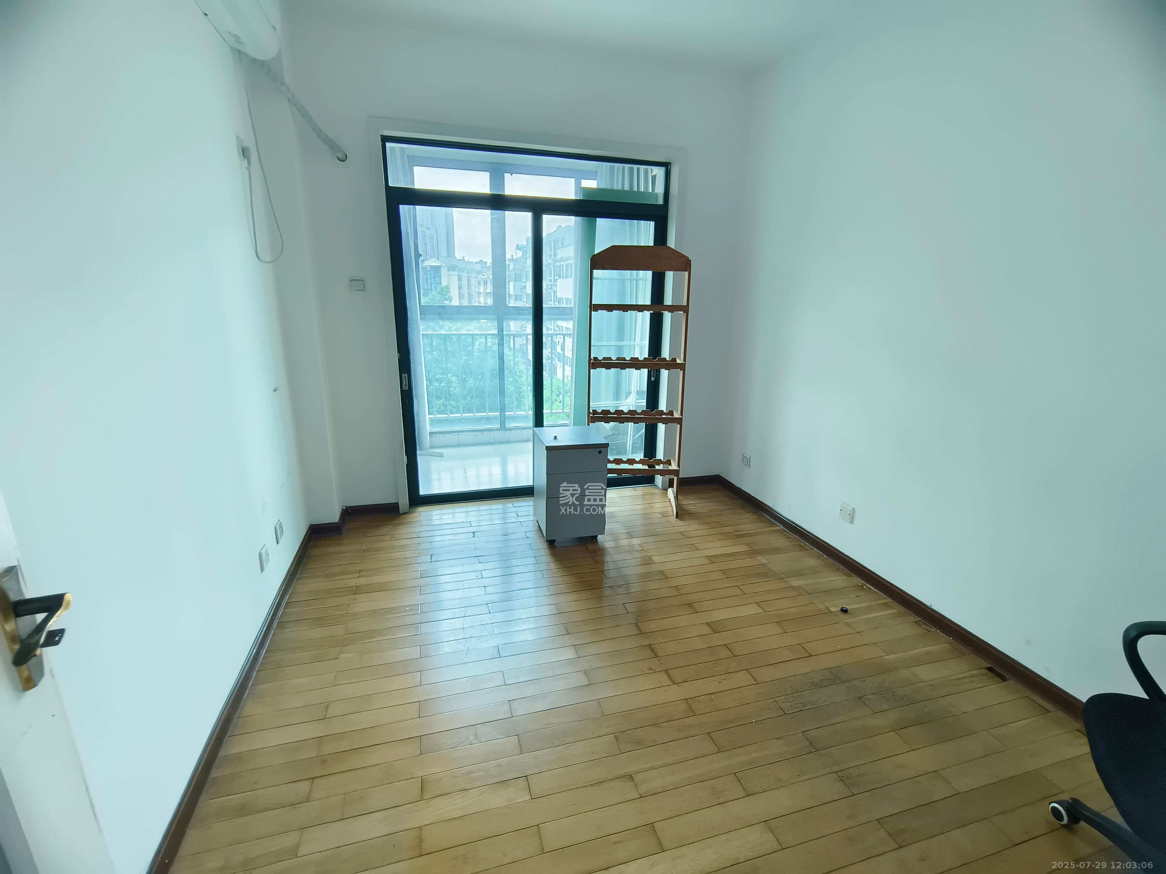 咸嘉新村嘉和苑 4室2厅2卫 3500.0元/月 咸嘉新村嘉和苑 4室2厅2卫 3500.0元/月室内图