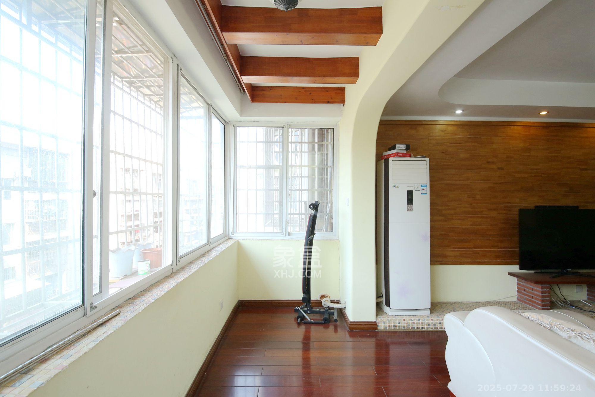 南湖嘉园  3室2厅2卫    2800.0元/月 南湖嘉园  3室2厅2卫    2800.0元/月室内图