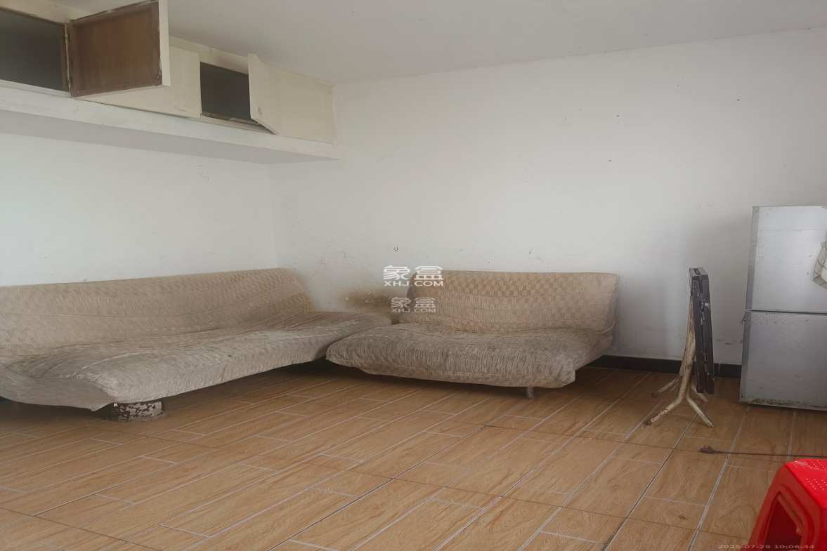 石岭塘社区兴安区  1室1厅1卫    1000.0元/月 石岭塘社区兴安区  1室1厅1卫    1000.0元/月室内图