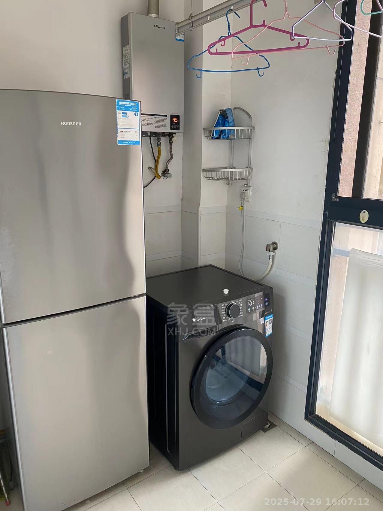 流金岁月-华晨国际  2室2厅1卫    1900.0元/月 流金岁月-华晨国际  2室2厅1卫    1900.0元/月室内图