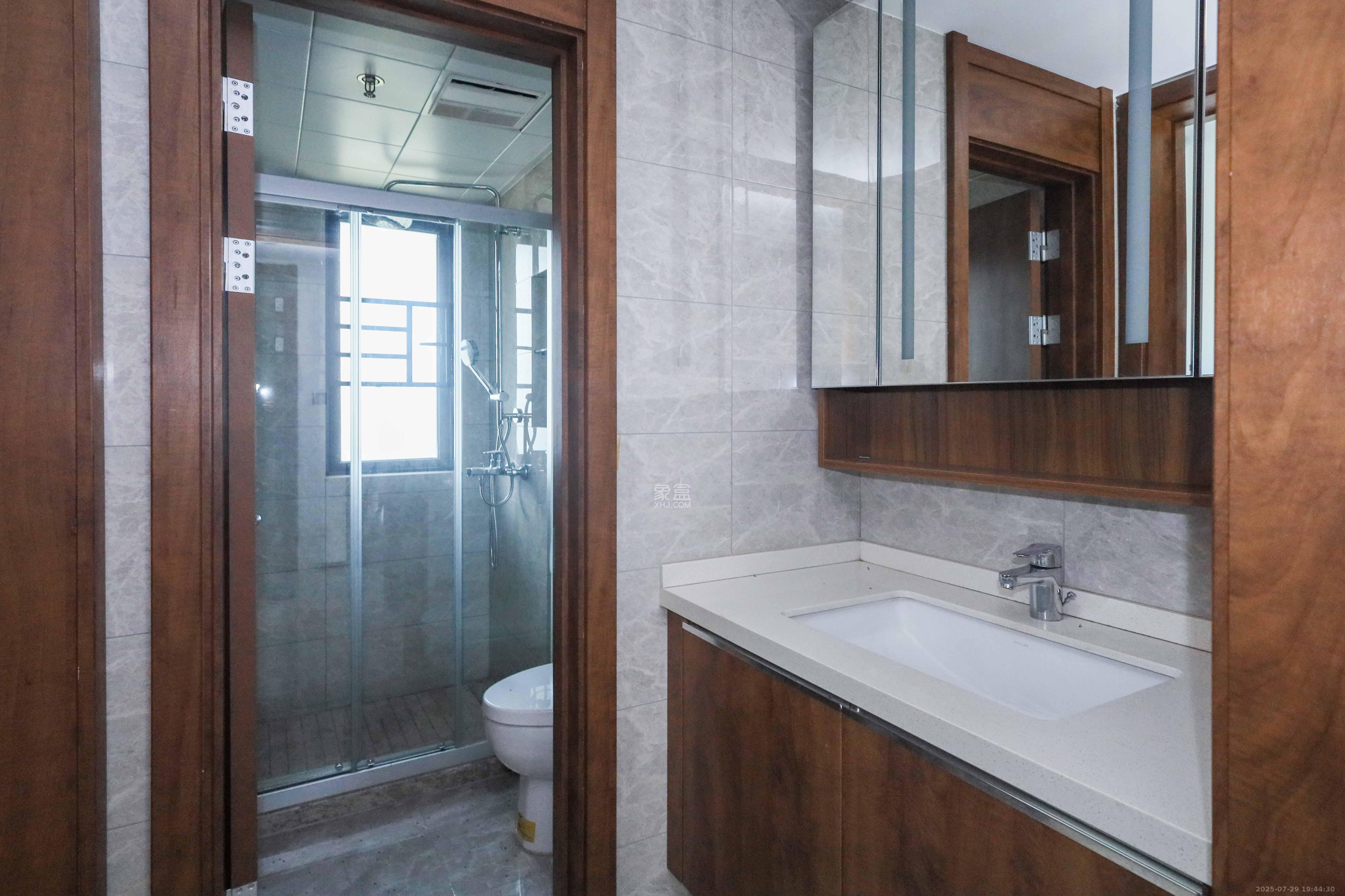 梅溪悦章 4室2厅2卫 170.0万 梅溪悦章 4室2厅2卫 170.0万卫生间