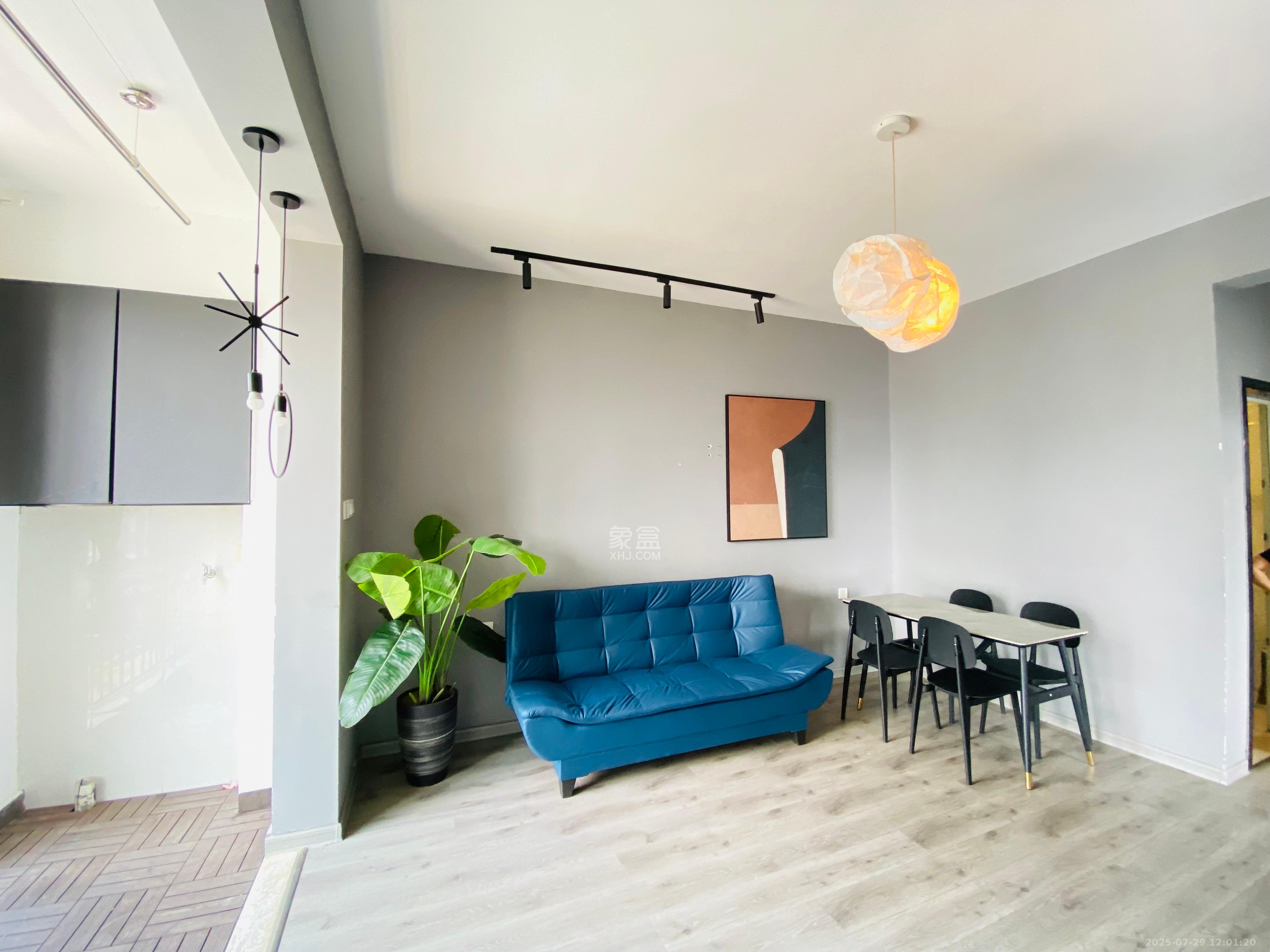 君临国际  2室1厅1卫    2700.0元/月 君临国际  2室1厅1卫    2700.0元/月