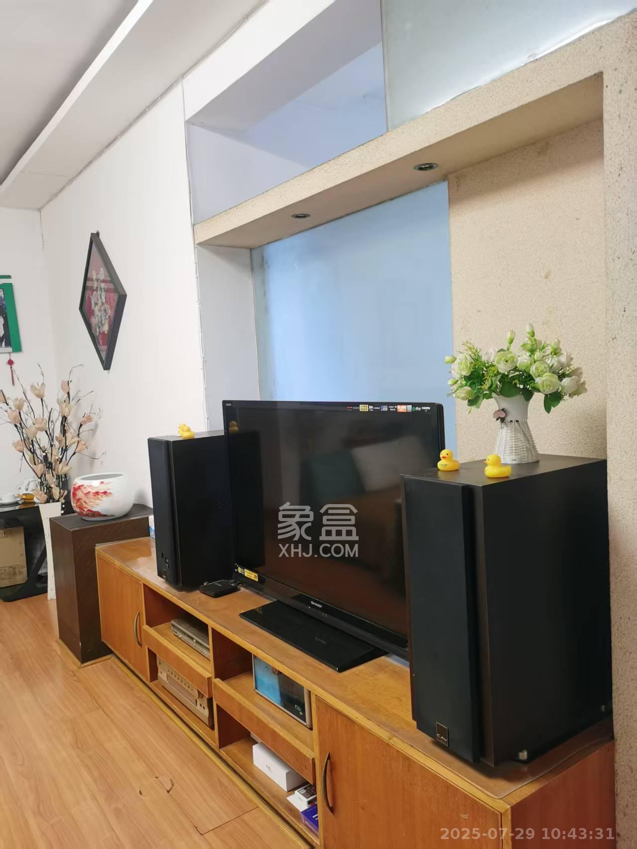 韭菜园商住楼  3室1厅1卫    3000.0元/月室内图