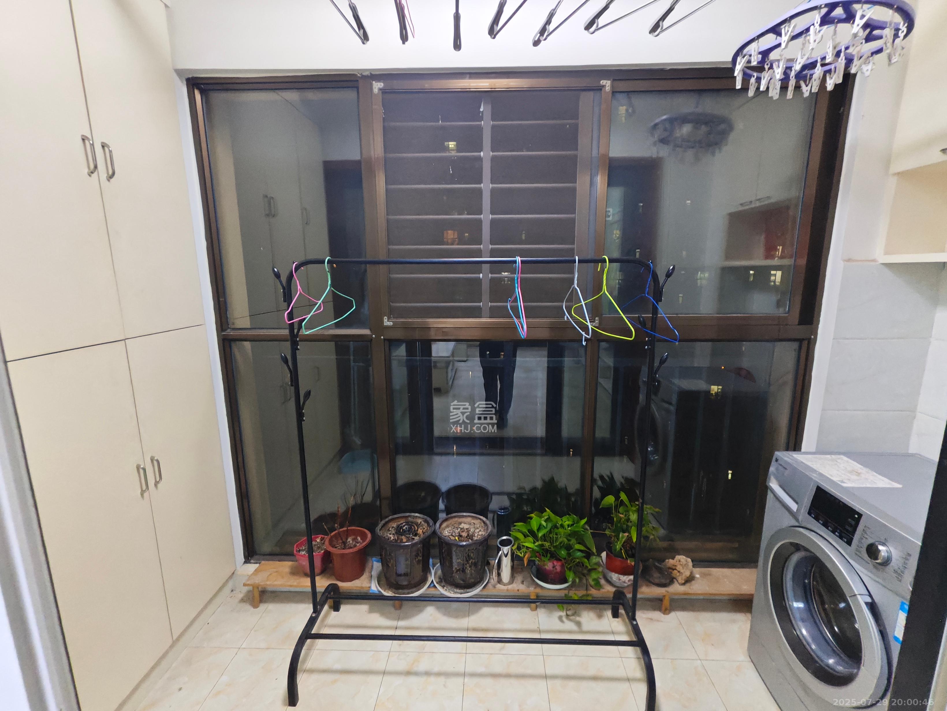 米兰春天  3室2厅1卫    2100.0元/月室内图