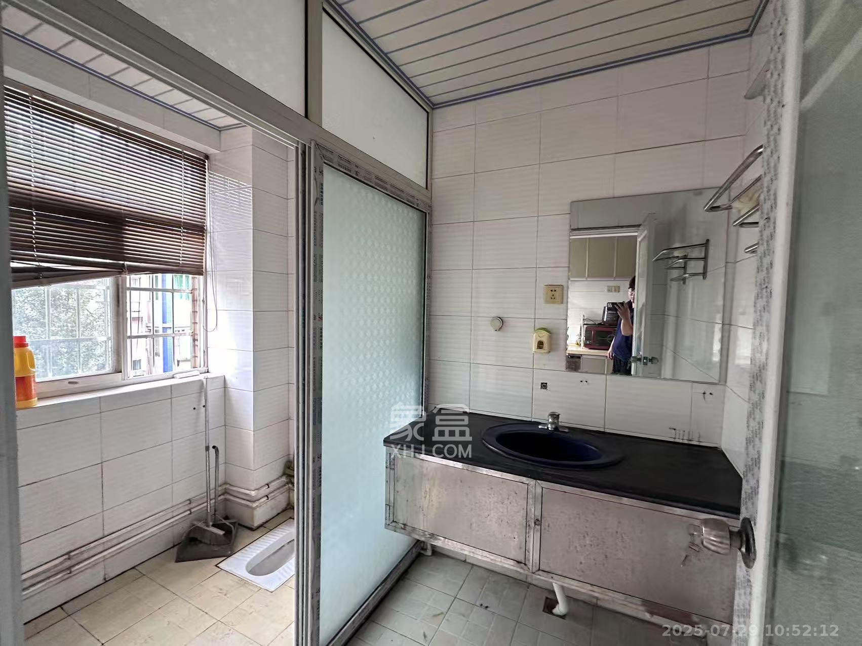 金侨世纪苑  4室2厅2卫    39.8万客厅