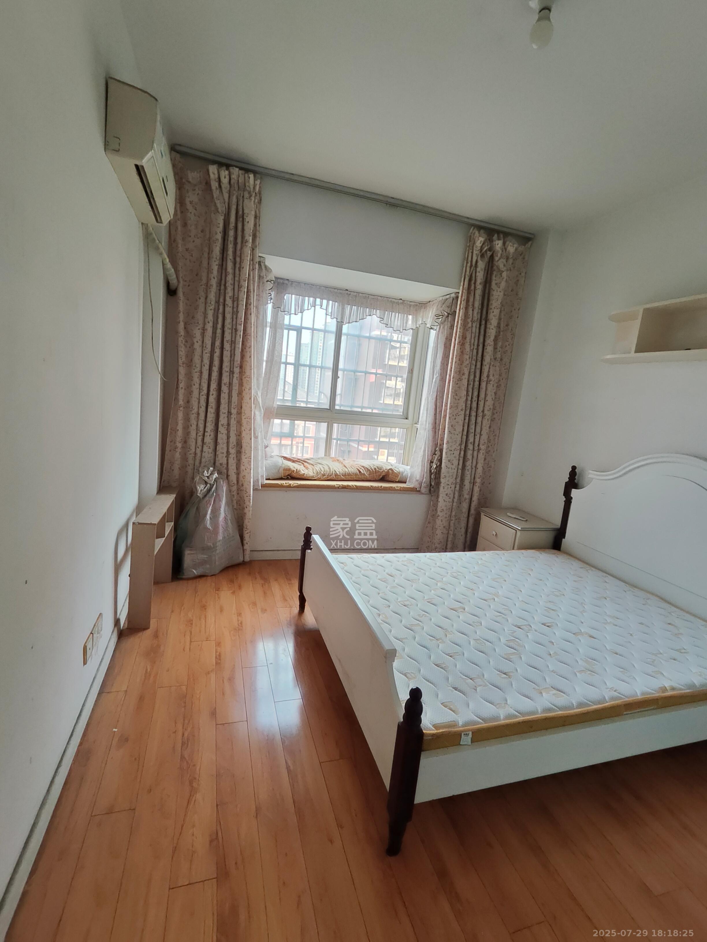 东城名苑  3室2厅2卫    1500.0元/月 东城名苑  3室2厅2卫    1500.0元/月室内图