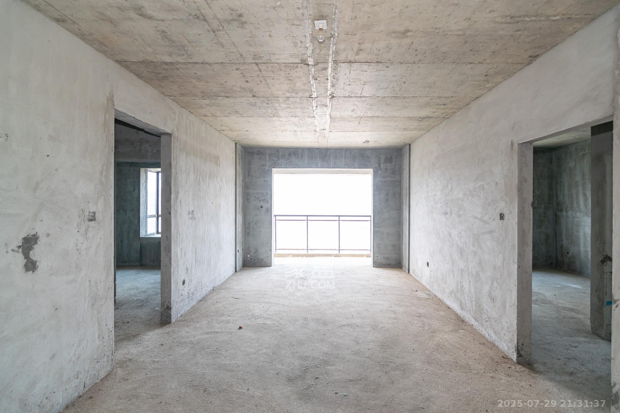 领航公馆  4室2厅2卫    53.0万 领航公馆  4室2厅2卫    53.0万客厅