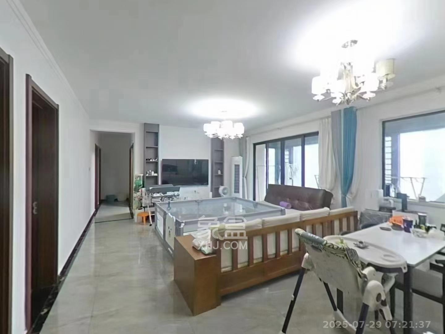 万润滨江天著  4室2厅1卫    2700.0元/月