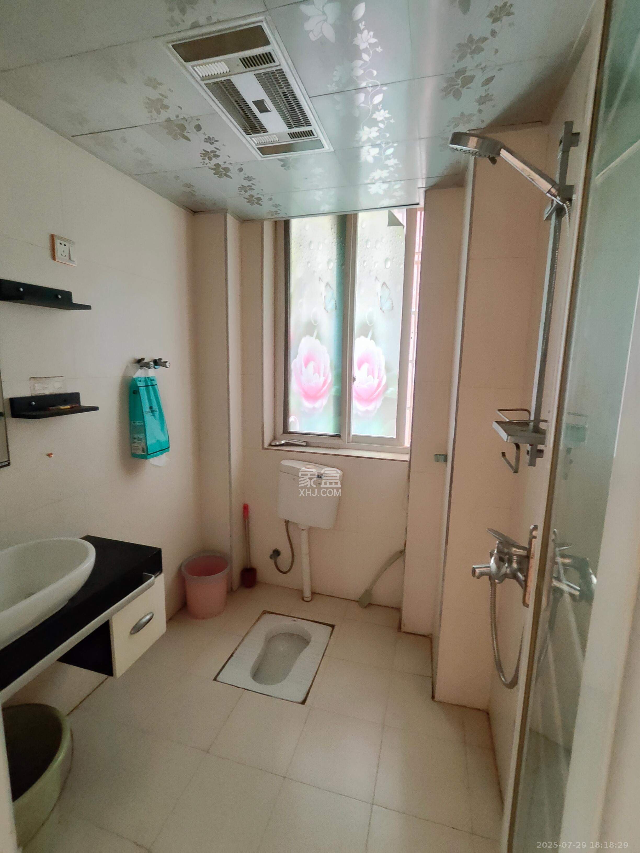 东城名苑  3室2厅2卫    1500.0元/月 东城名苑  3室2厅2卫    1500.0元/月室内图