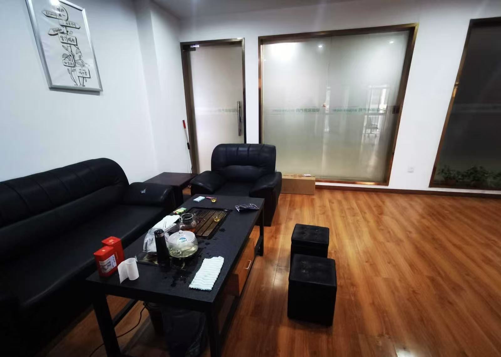 融冠亲城50写字楼 1室1厅1卫 3800.0元/月 融冠亲城50写字楼 1室1厅1卫 3800.0元/月室内图