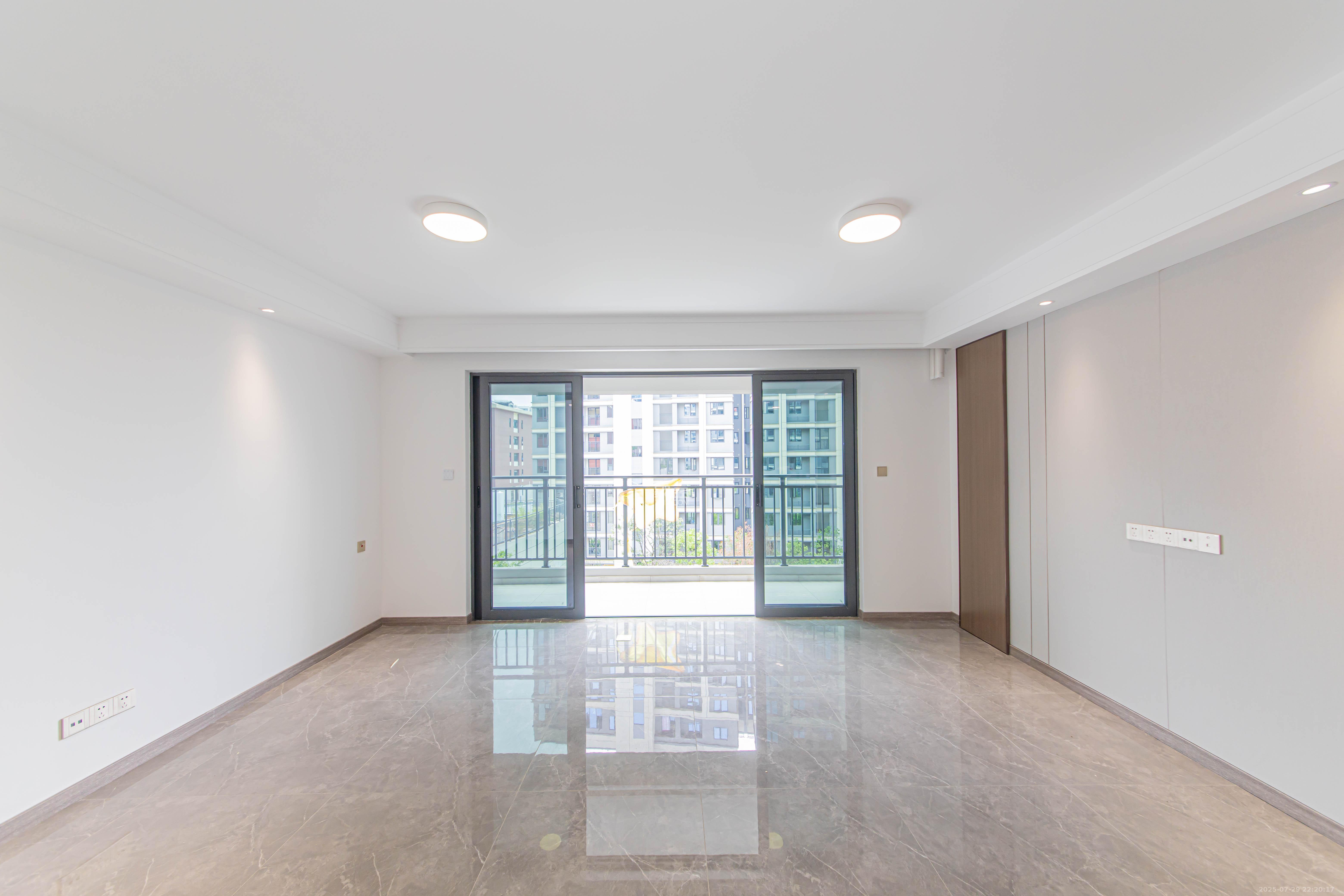 江悦和鸣 4室2厅2卫 220.0万 江悦和鸣 4室2厅2卫 220.0万客厅