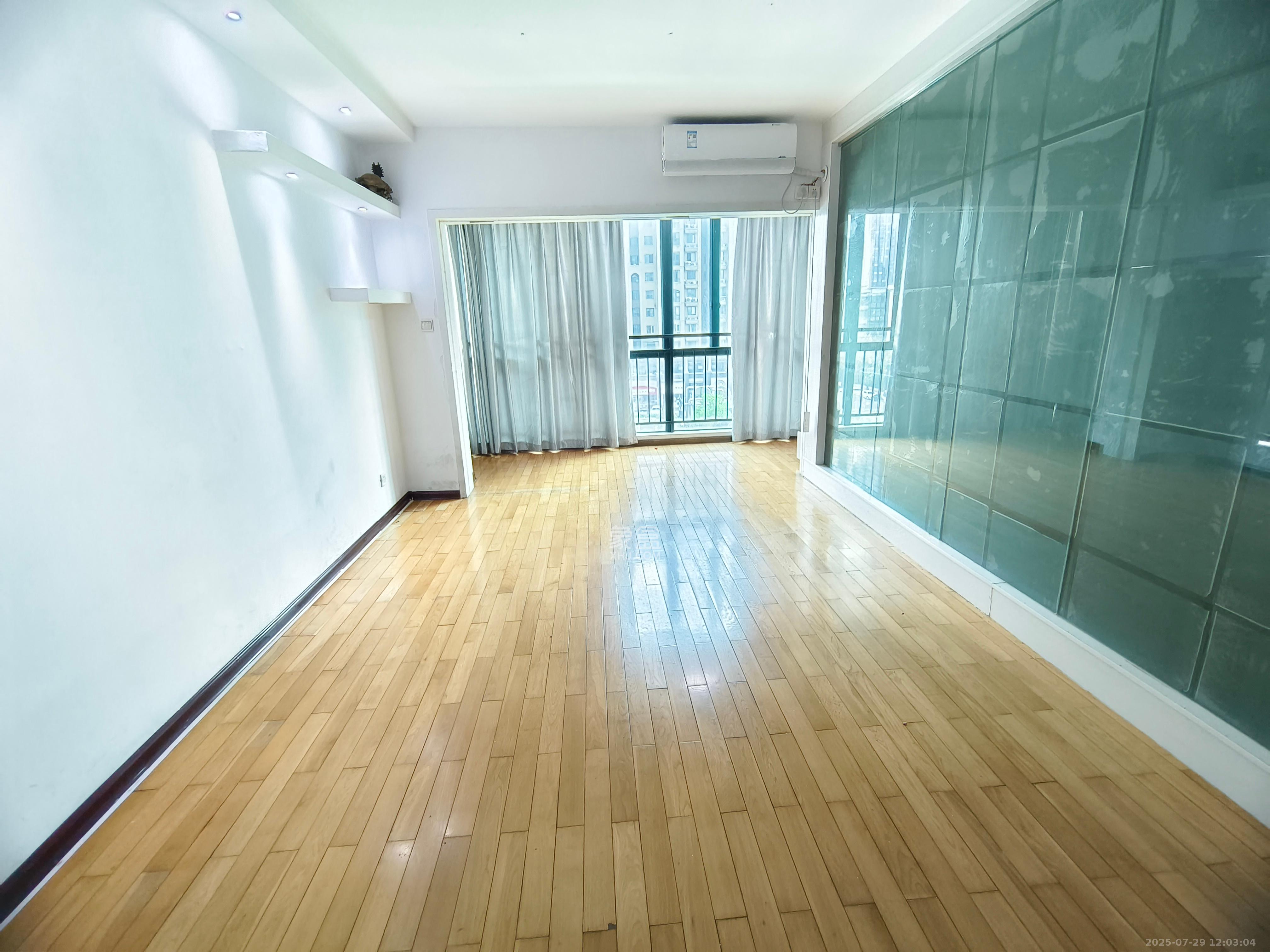 咸嘉新村嘉和苑 4室2厅2卫 3500.0元/月 咸嘉新村嘉和苑 4室2厅2卫 3500.0元/月室内图