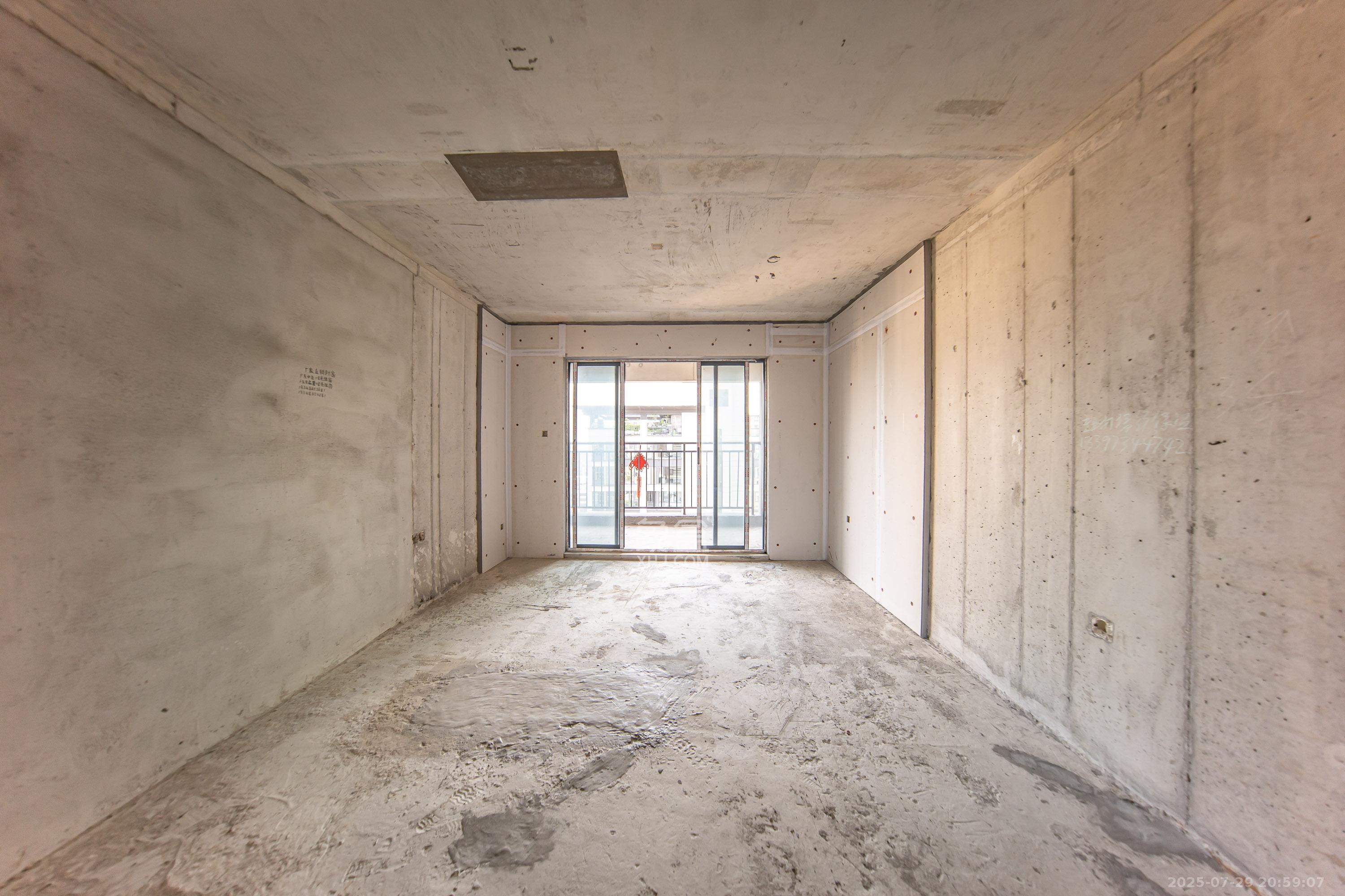 汉唐翰林府 4室2厅2卫 98.0万 汉唐翰林府 4室2厅2卫 98.0万客厅