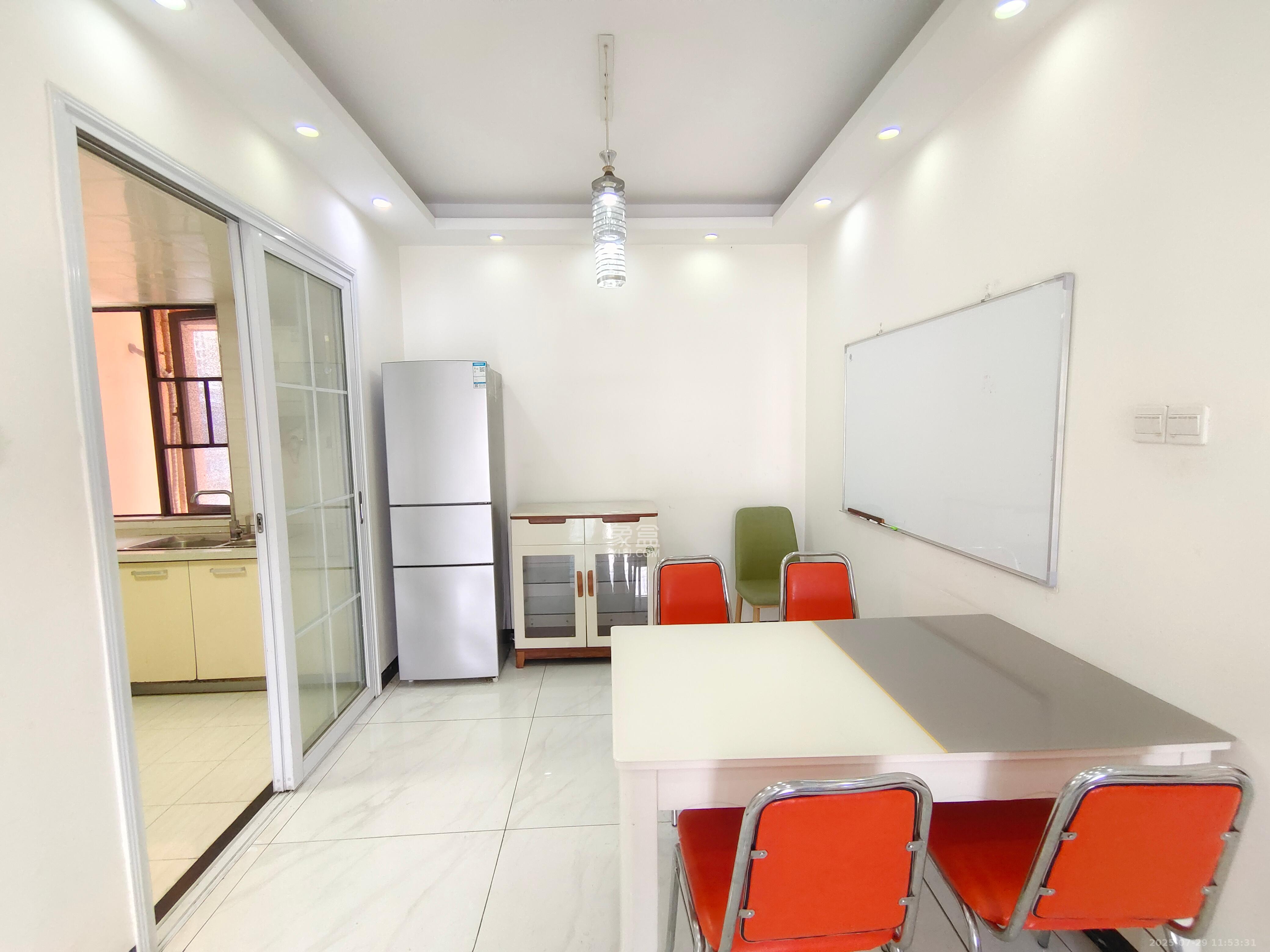 联晟大厦 3室2厅1卫 3300.0元/月 联晟大厦 3室2厅1卫 3300.0元/月室内图