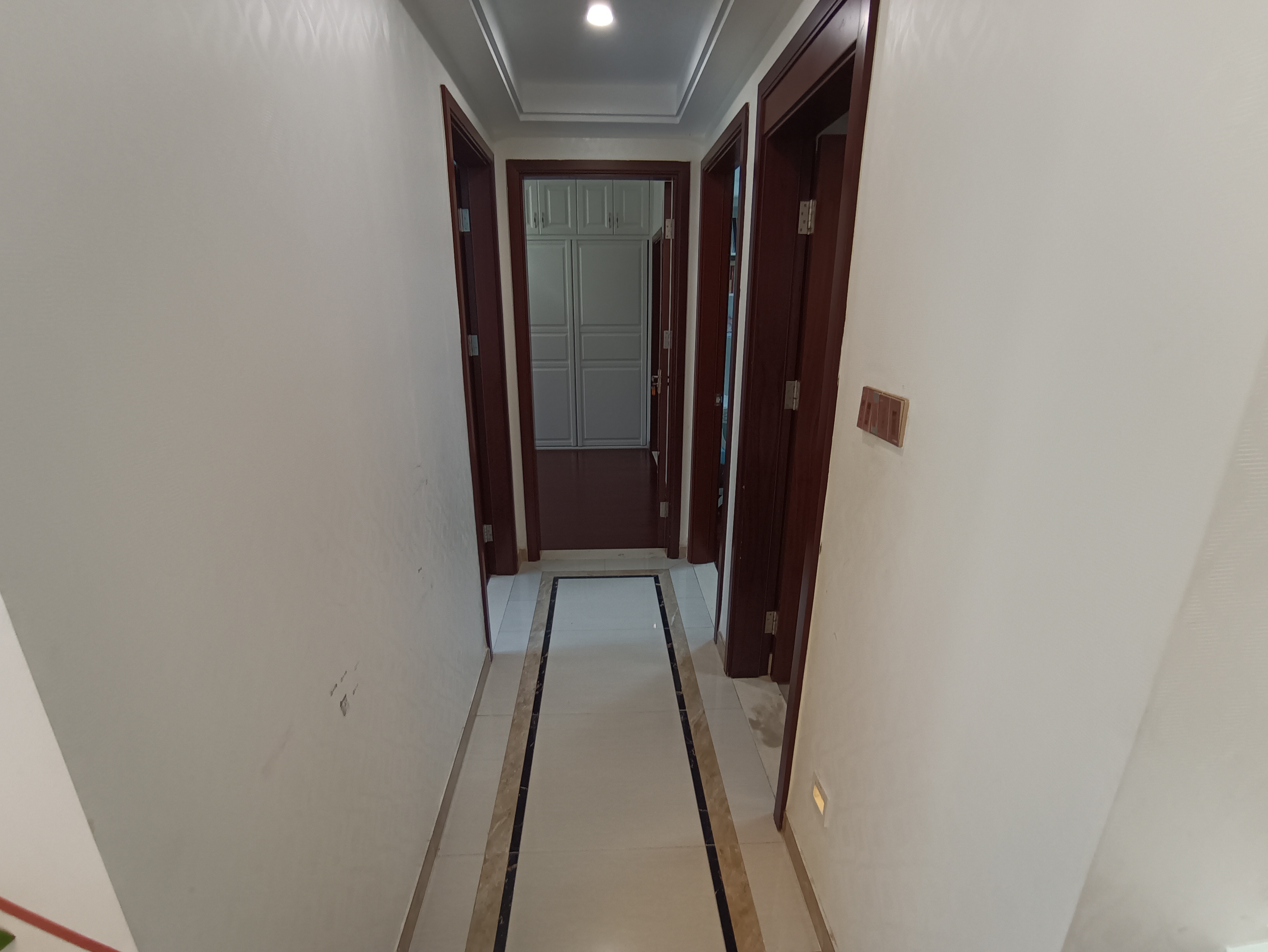 中海锦城 3室2厅2卫 165.0万 中海锦城 3室2厅2卫 165.0万客厅