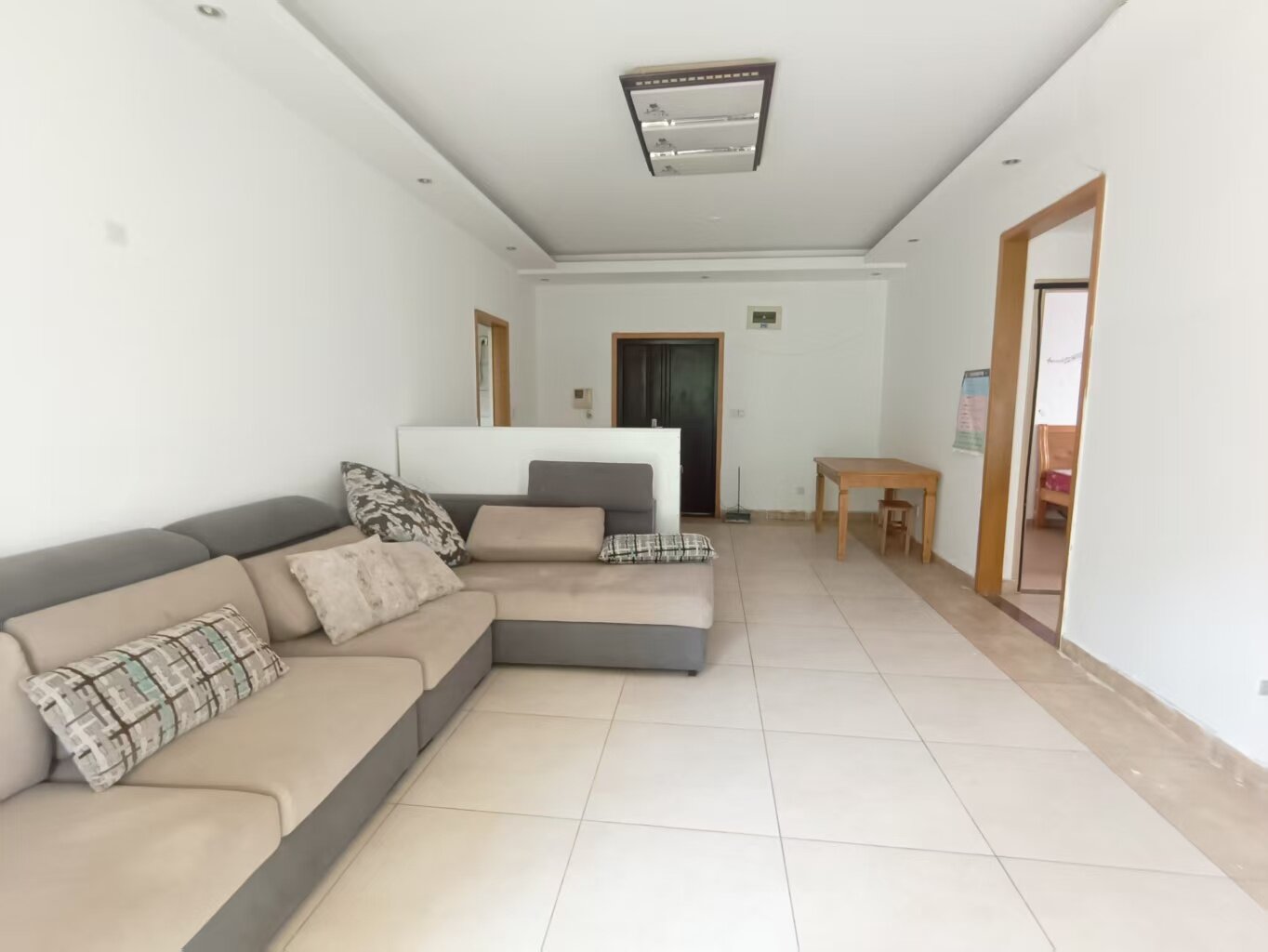 桃花里  2室2厅1卫    1280.0元/月 桃花里  2室2厅1卫    1280.0元/月室内图