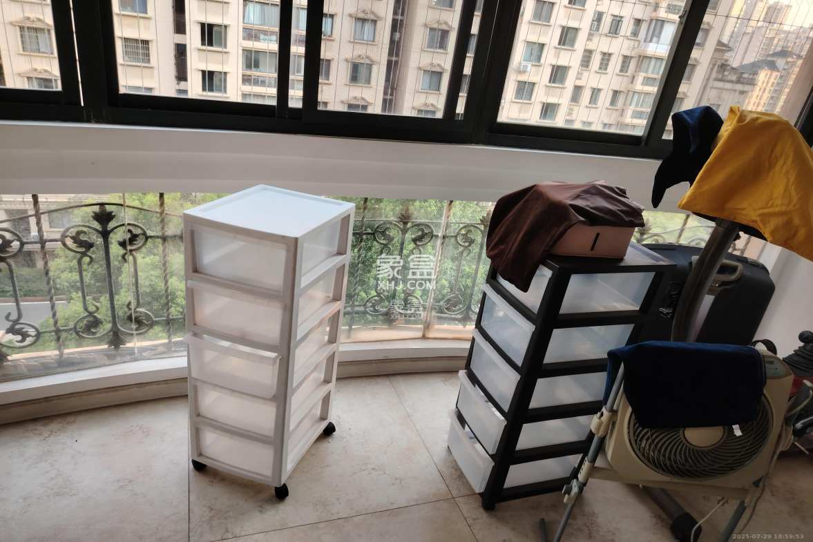 世嘉国际华城  3室2厅2卫    3600.0元/月 世嘉国际华城  3室2厅2卫    3600.0元/月室内图