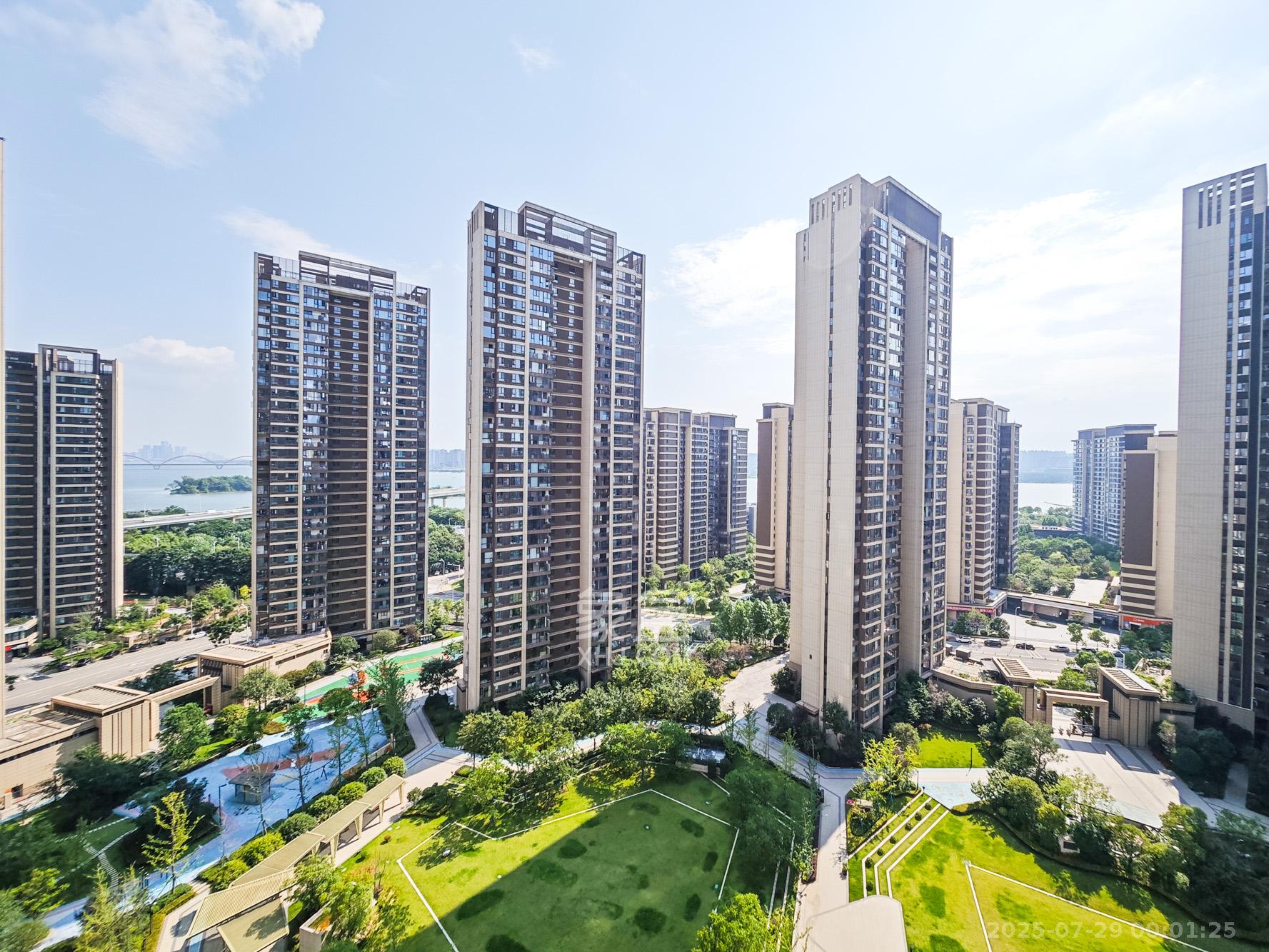 中欣楚天御府E区  4室2厅2卫   163.00万其他