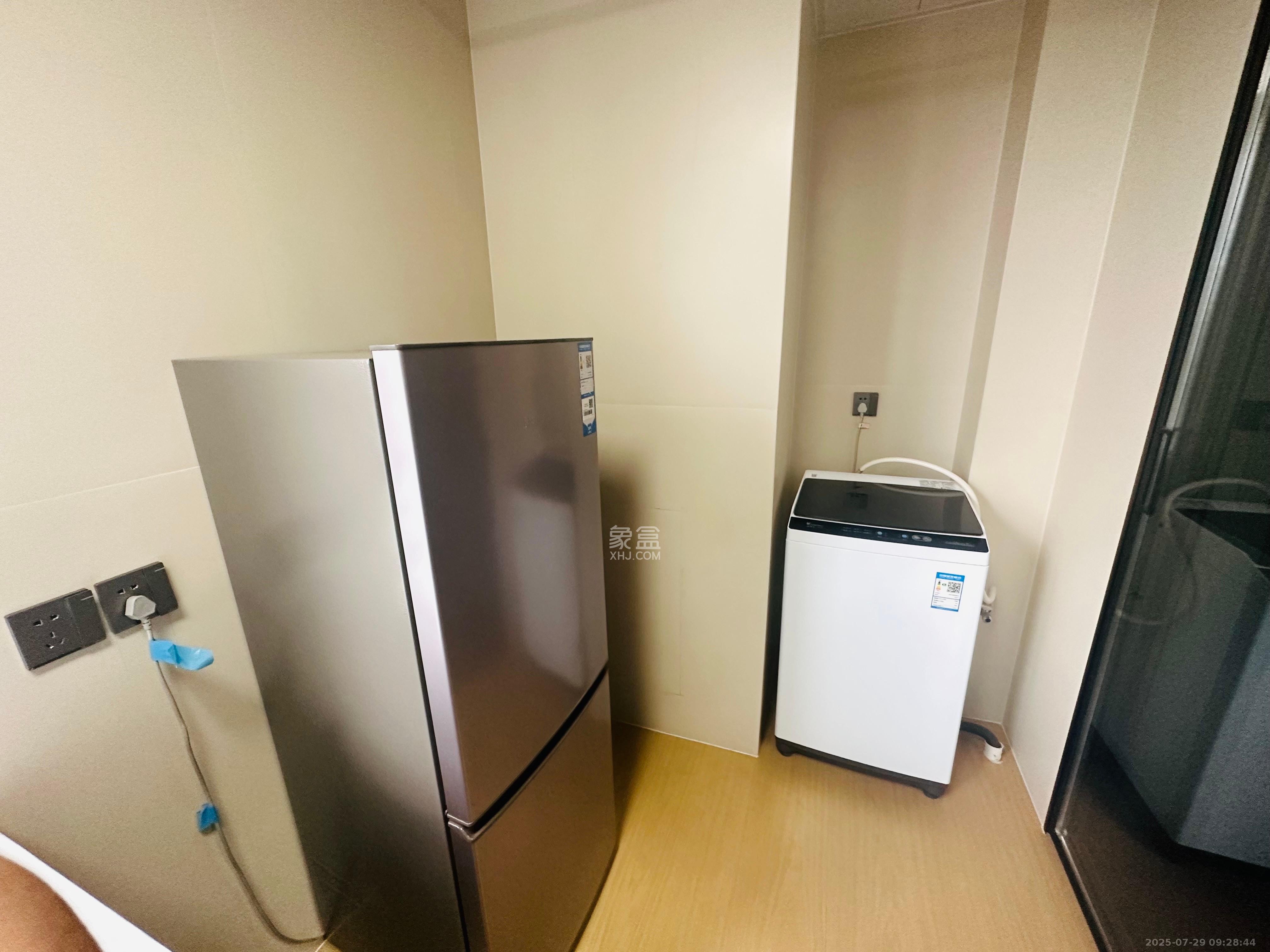 江南华府  1室0厅0卫    1700.0元/月 江南华府  1室0厅0卫    1700.0元/月室内图