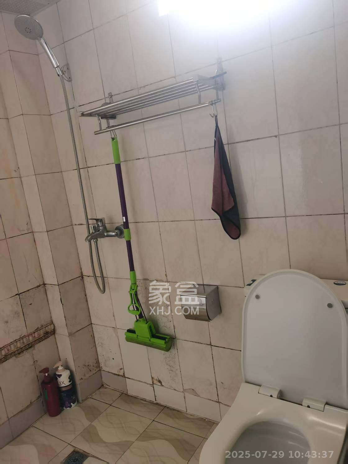 韭菜园商住楼  3室1厅1卫    3000.0元/月室内图