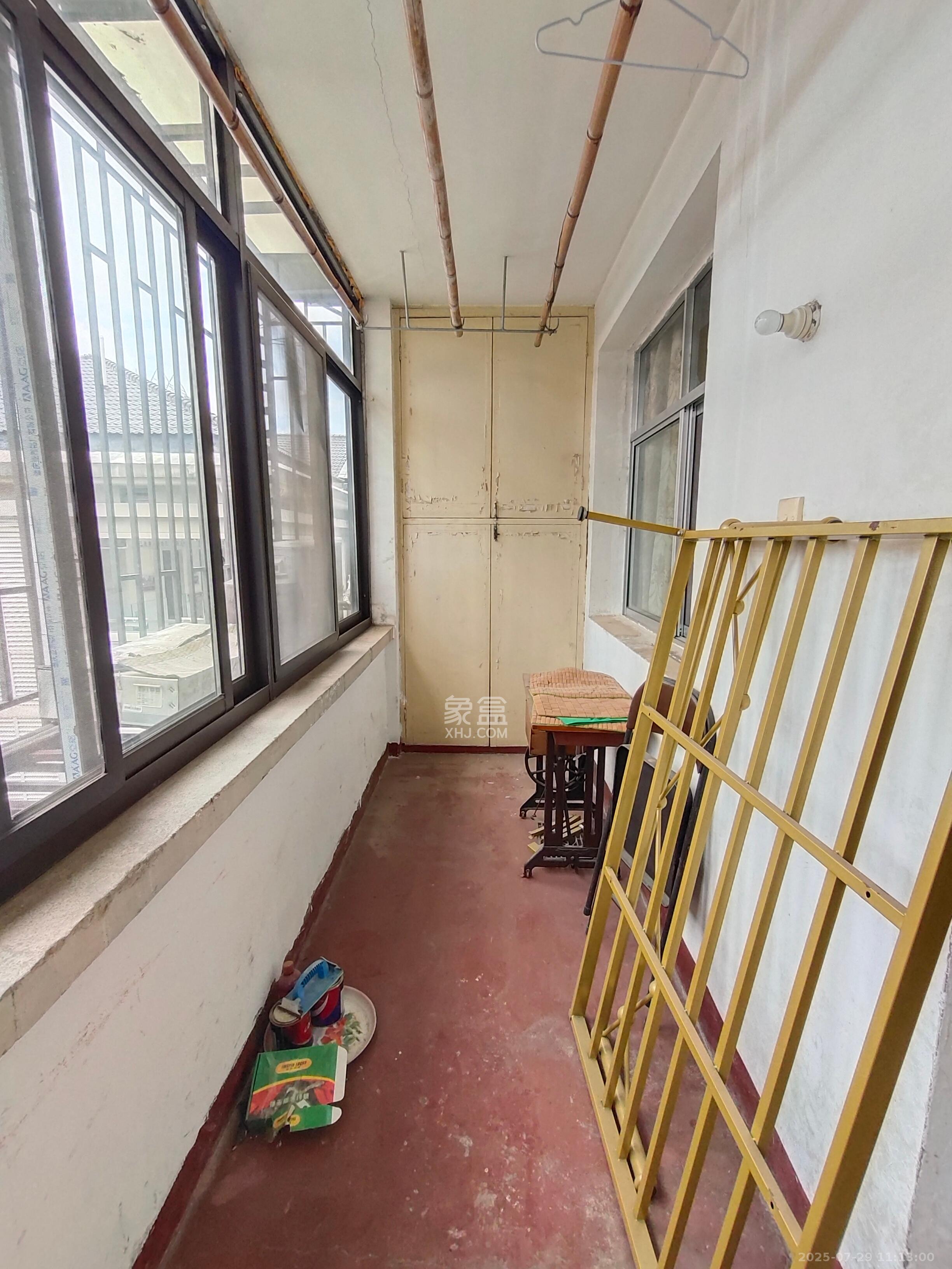 省委五区宿舍  3室2厅1卫    2300.0元/月 省委五区宿舍  3室2厅1卫    2300.0元/月室内图