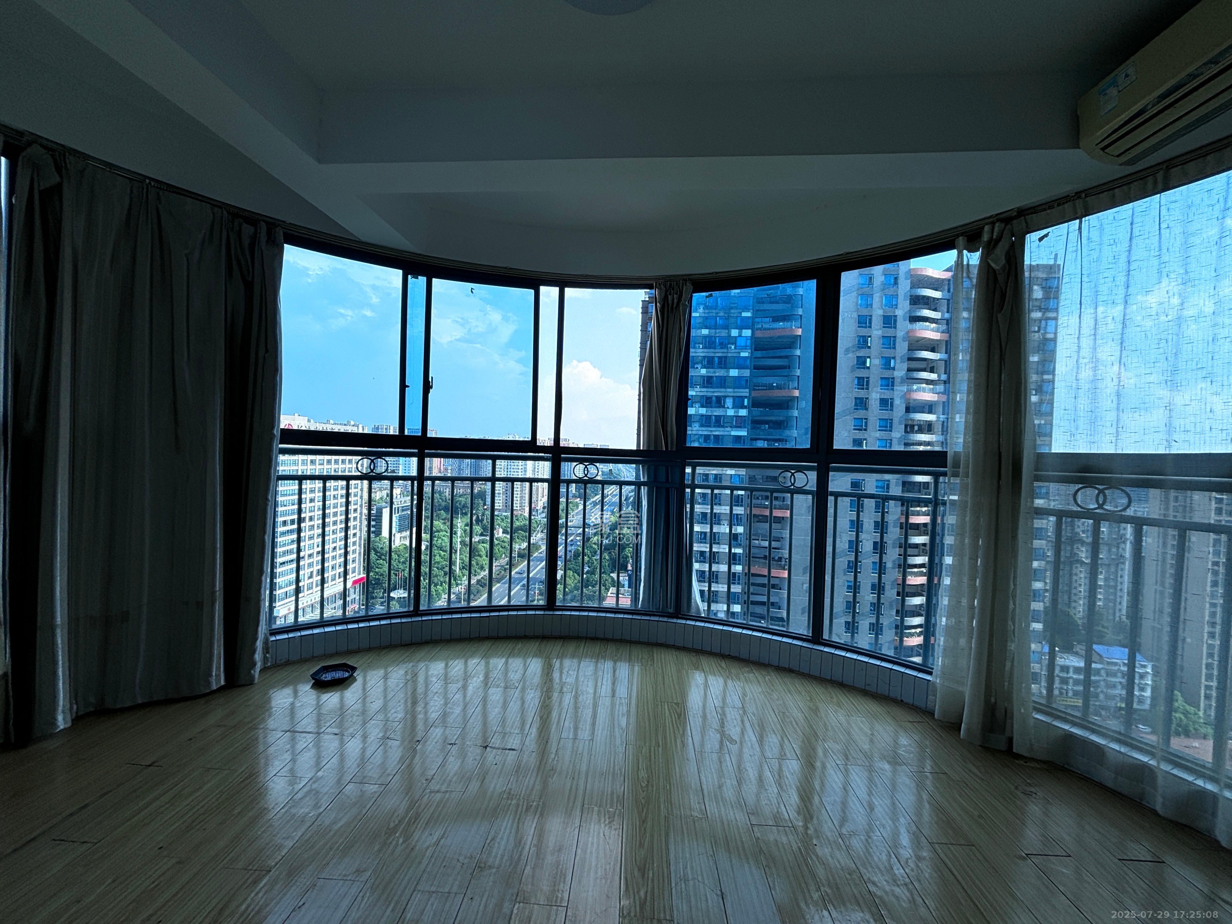 BOBO天下城（CTA财富中心）  3室2厅1卫    3000.0元/月室内图