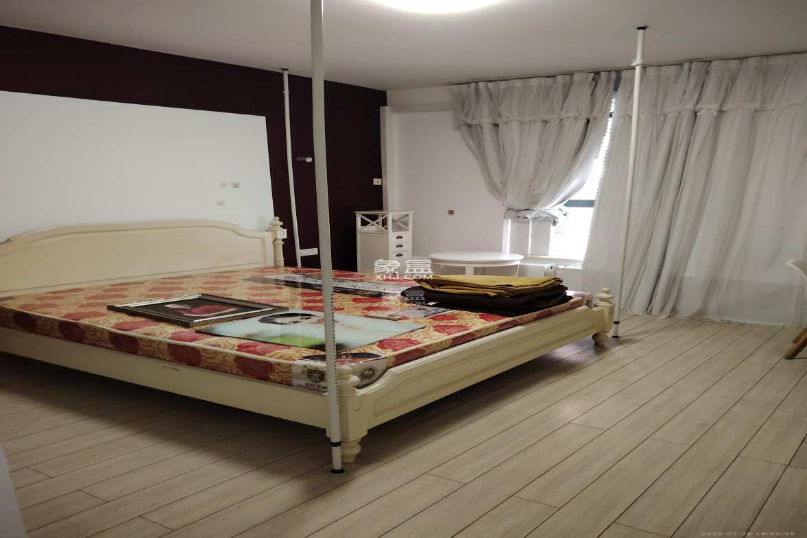 世嘉国际华城  3室2厅2卫    3600.0元/月 世嘉国际华城  3室2厅2卫    3600.0元/月室内图