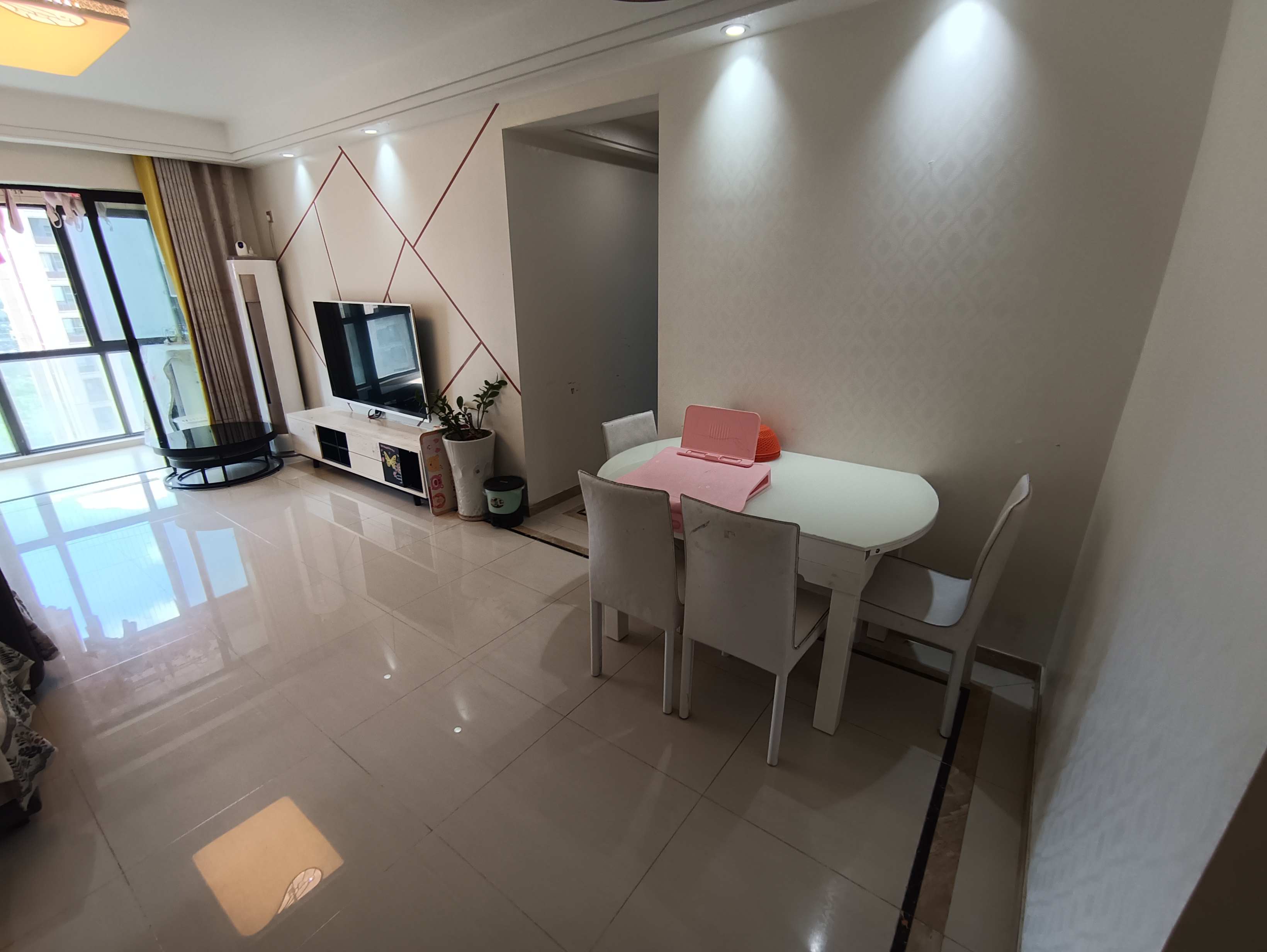 中海锦城 3室2厅2卫 165.0万 中海锦城 3室2厅2卫 165.0万客厅