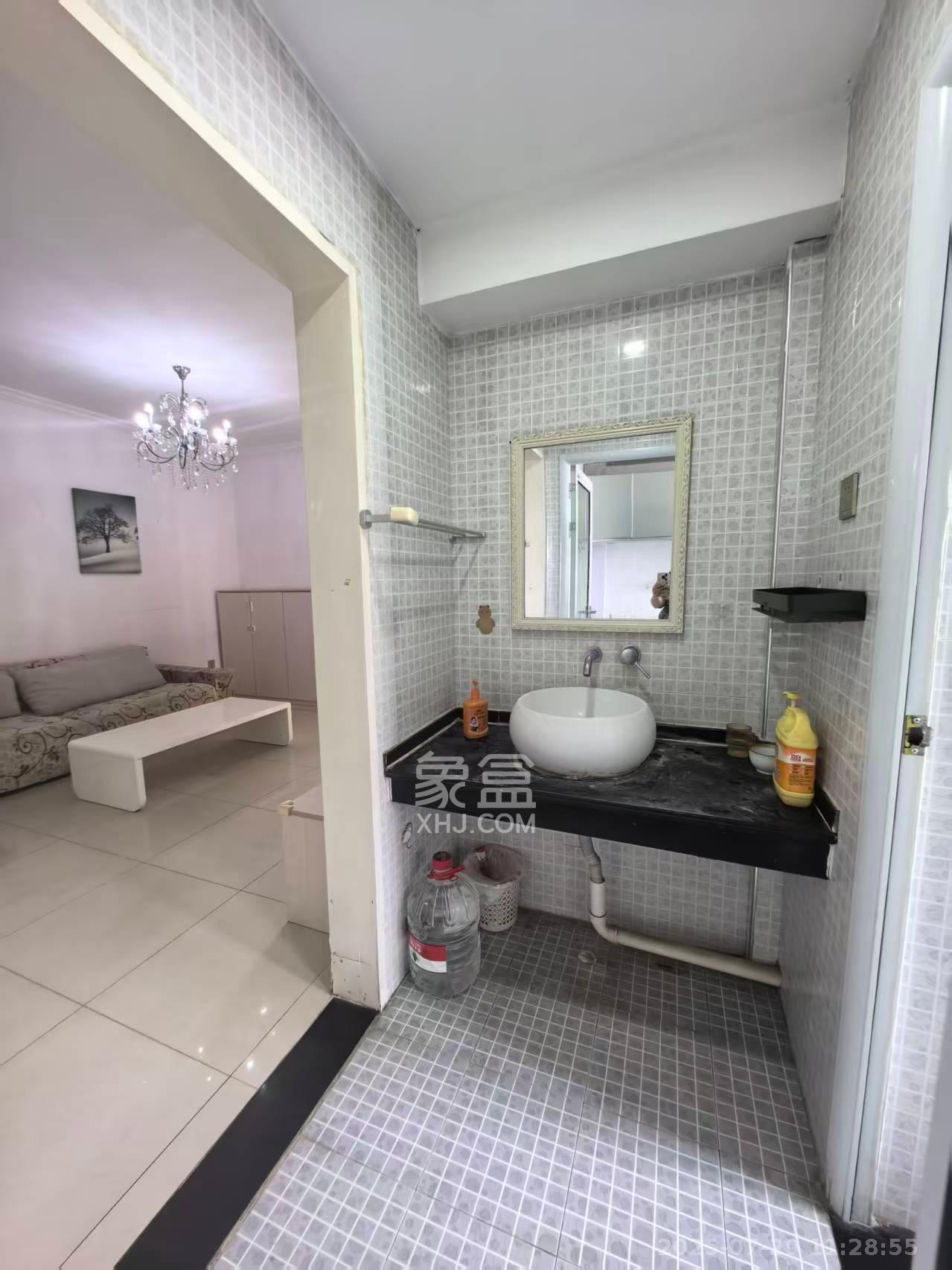 银轩铭誉(四海怡家)  3室1厅1卫    2700.0元/月 银轩铭誉(四海怡家)  3室1厅1卫    2700.0元/月