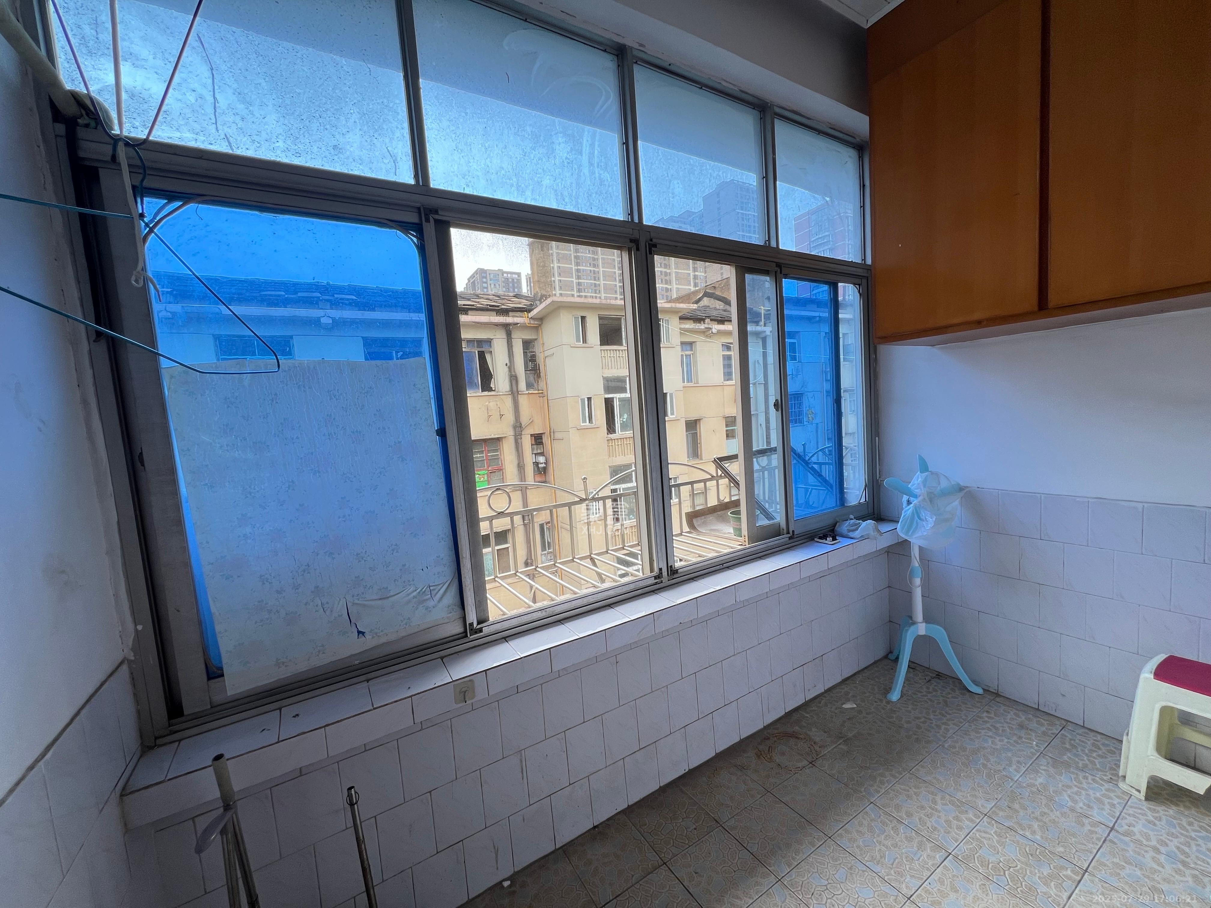 中医院宿舍 2室1厅1卫 1200.0元/月 中医院宿舍 2室1厅1卫 1200.0元/月室内图