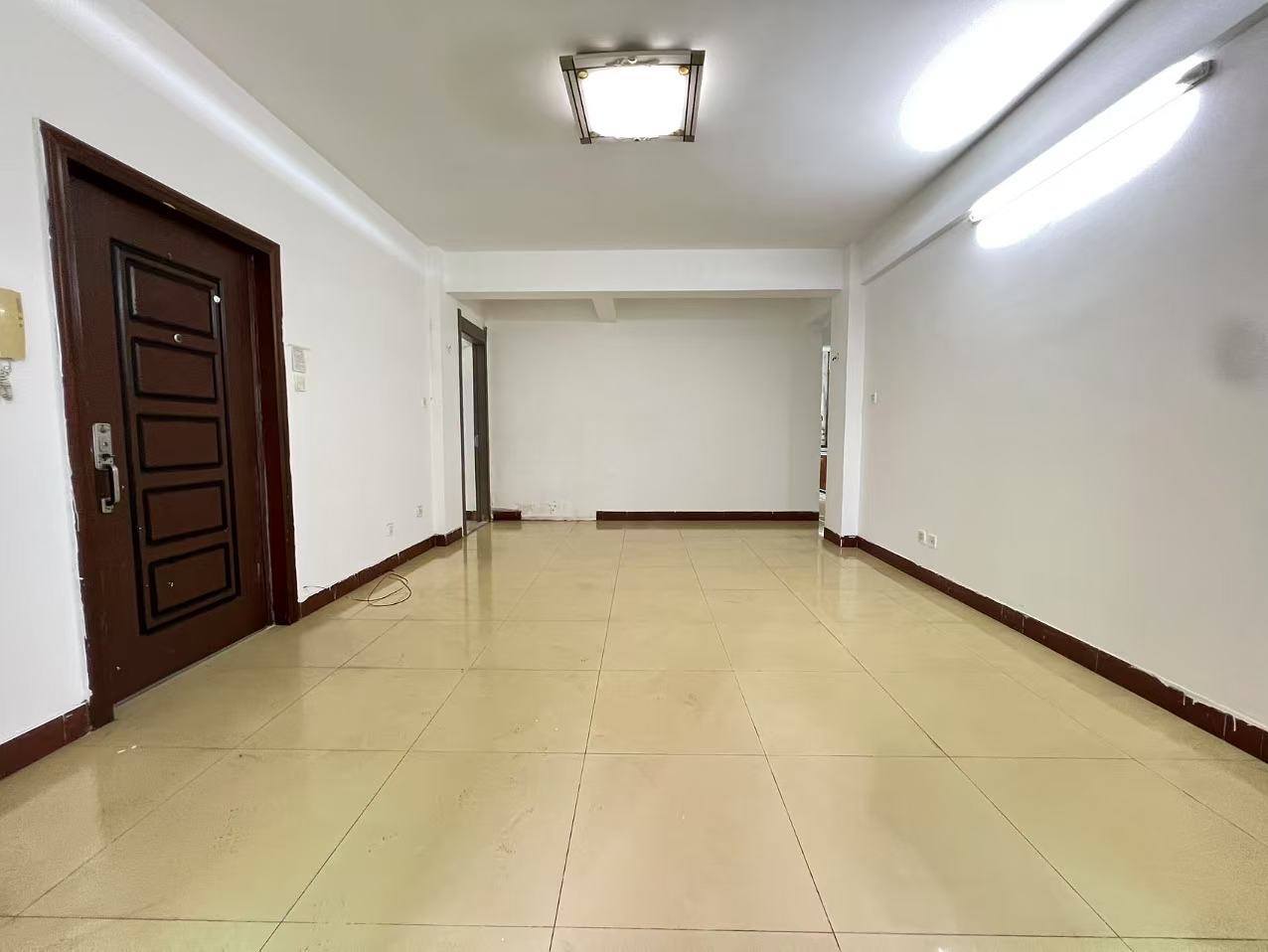 气象局宿舍(海府路60号)  3室2厅1卫    135.0万 气象局宿舍(海府路60号)  3室2厅1卫    135.0万客厅