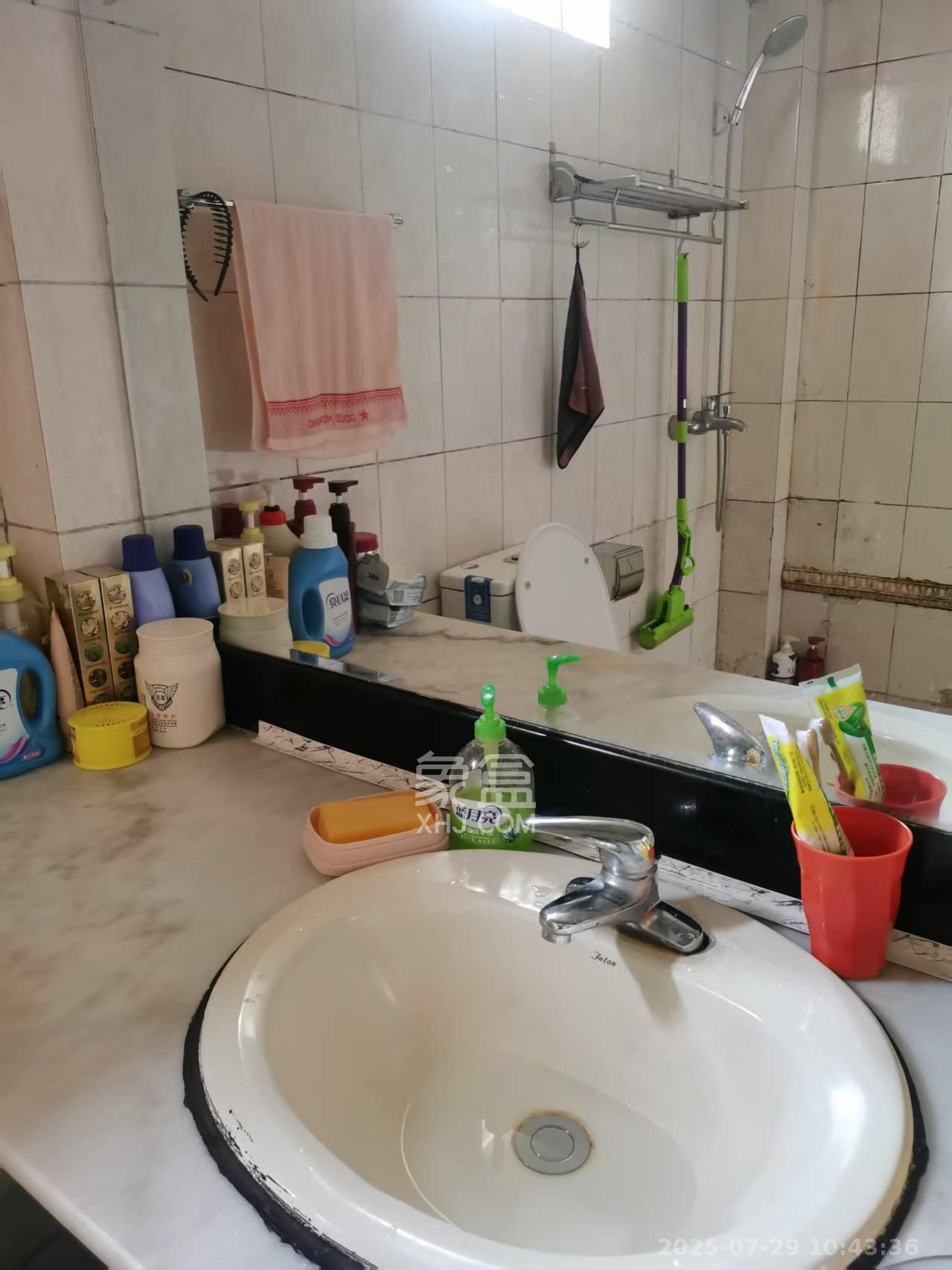 韭菜园商住楼  3室1厅1卫    3000.0元/月室内图