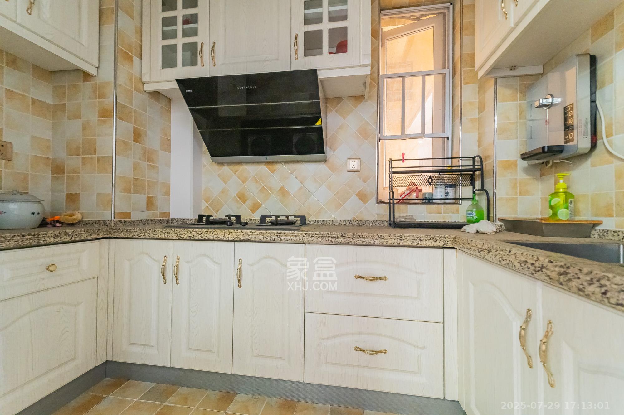 MOMA当代广场 3室2厅1卫 78.0万 MOMA当代广场 3室2厅1卫 78.0万厨房