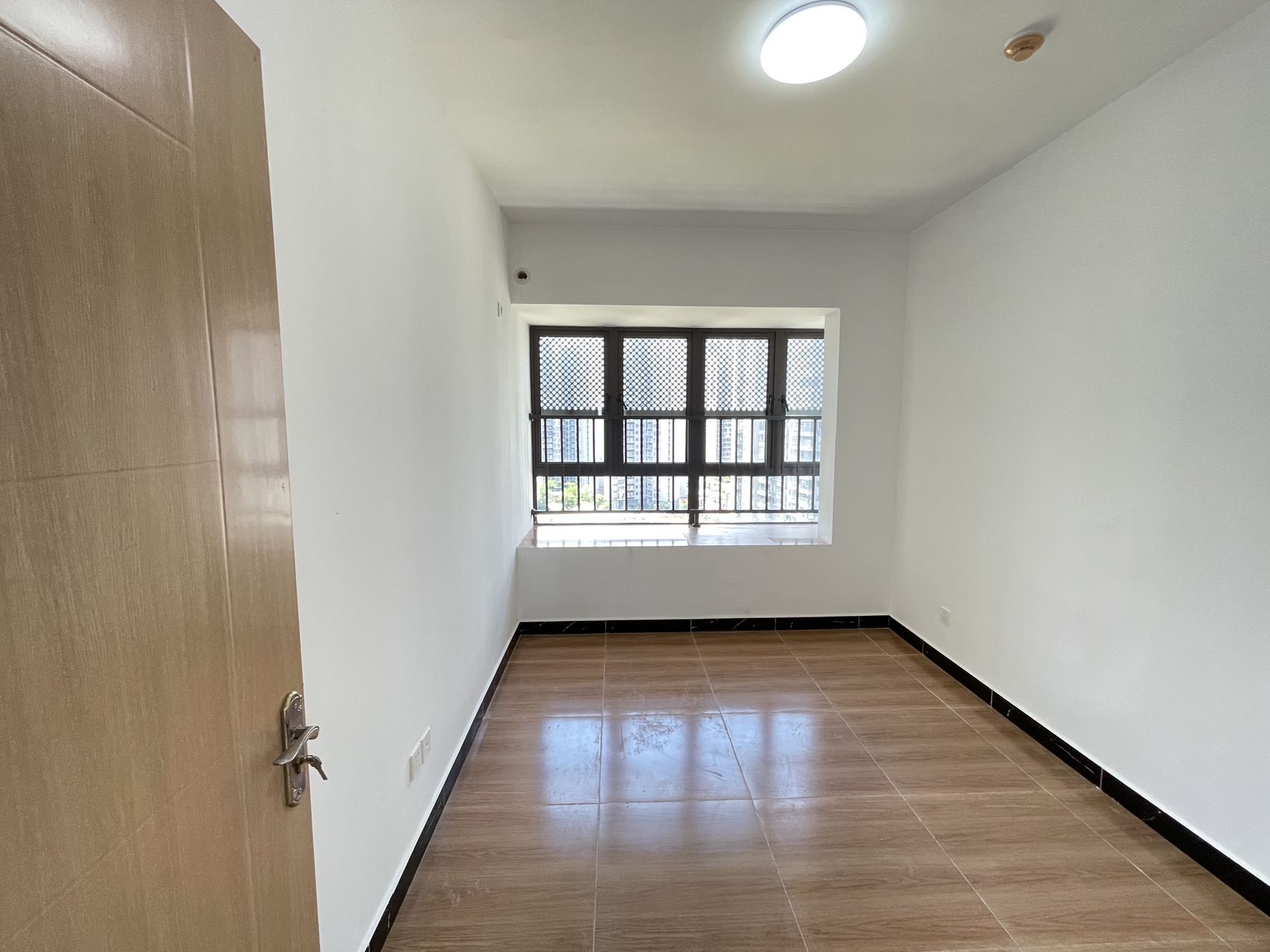 坡博家园三区 4室2厅2卫 176.0万 坡博家园三区 4室2厅2卫 176.0万室内图