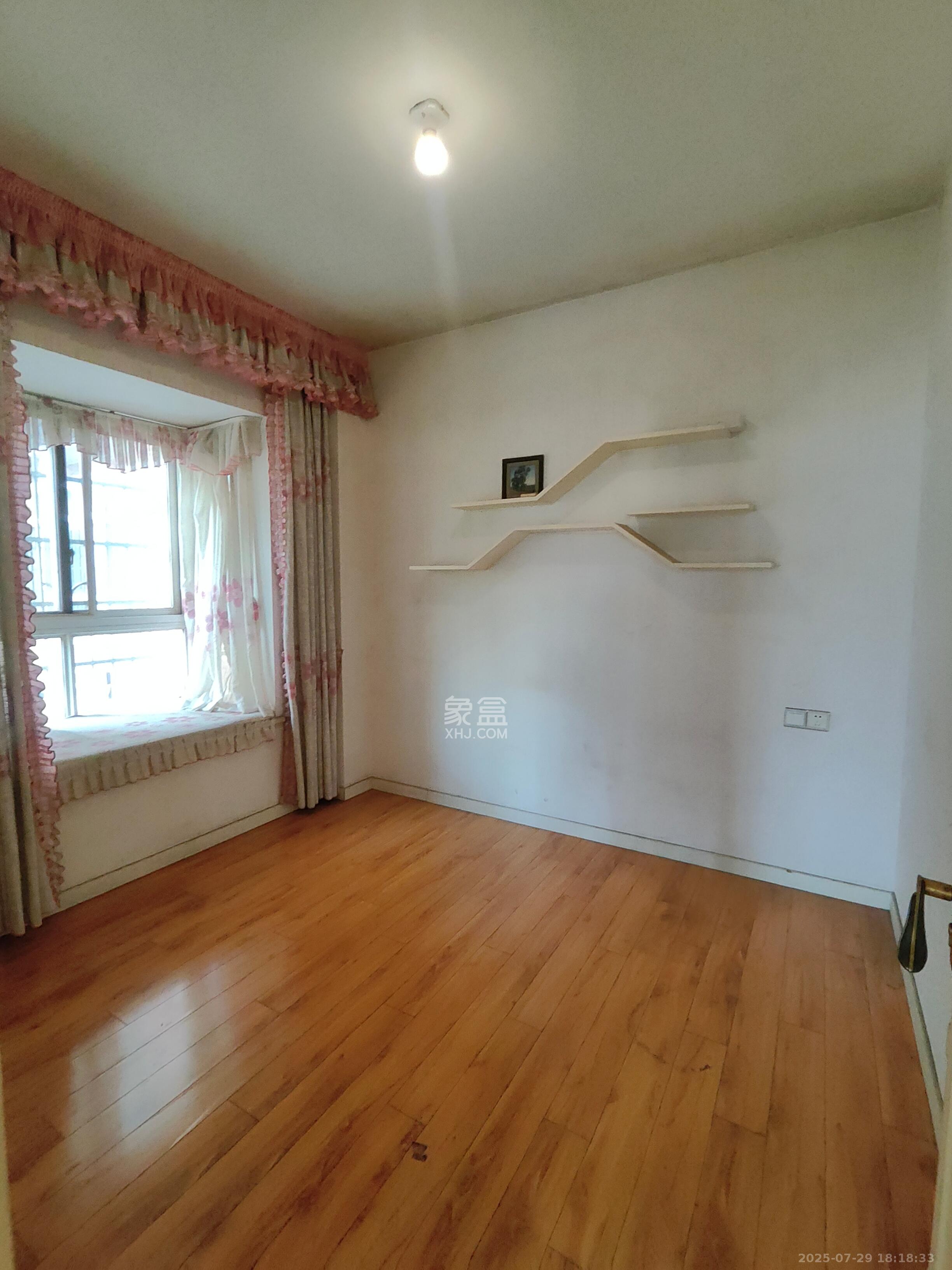 东城名苑  3室2厅2卫    1500.0元/月 东城名苑  3室2厅2卫    1500.0元/月室内图