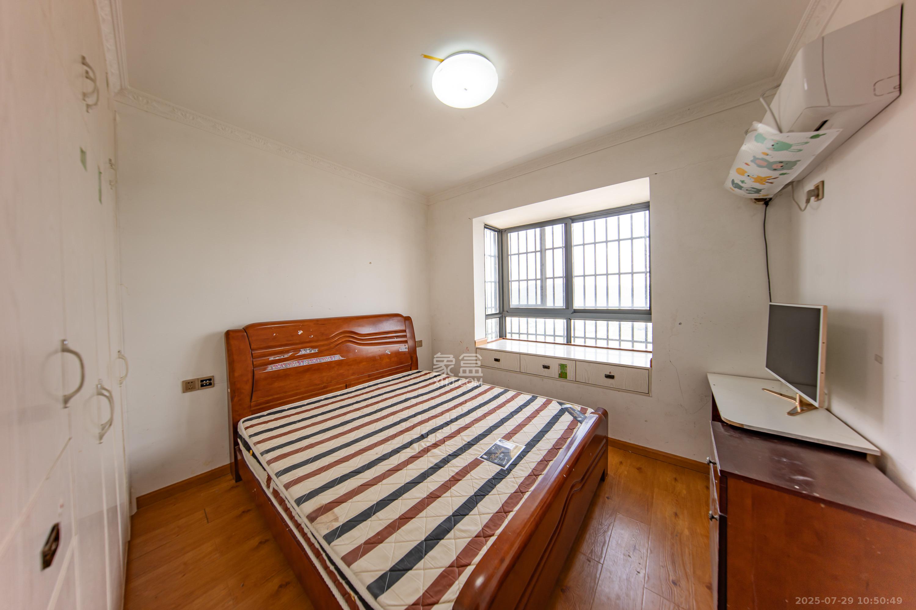 九龙领仕汇  3室1厅1卫    2200.0元/月室内图