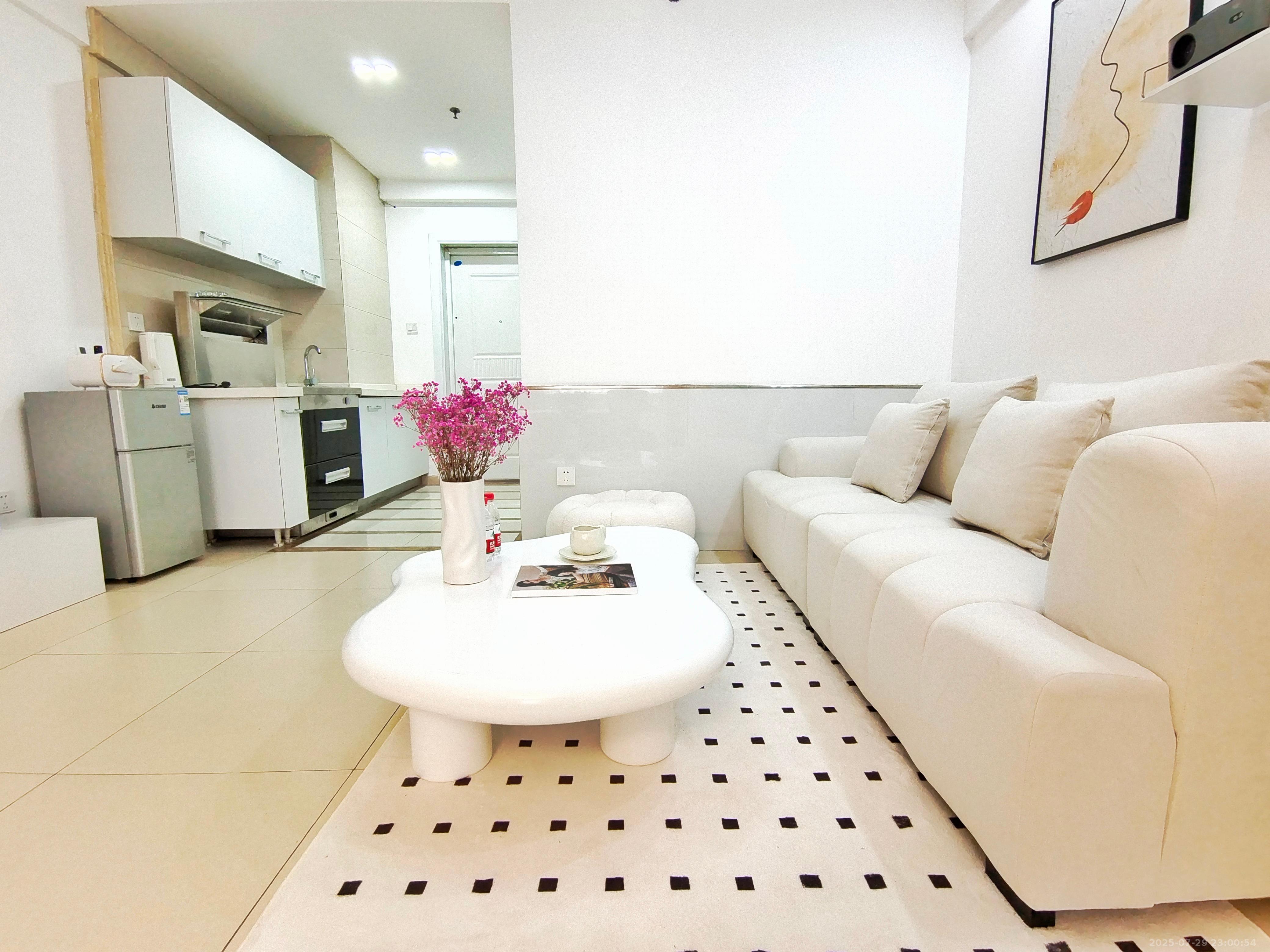 西子一间  1室1厅1卫    2280.0元/月室内图