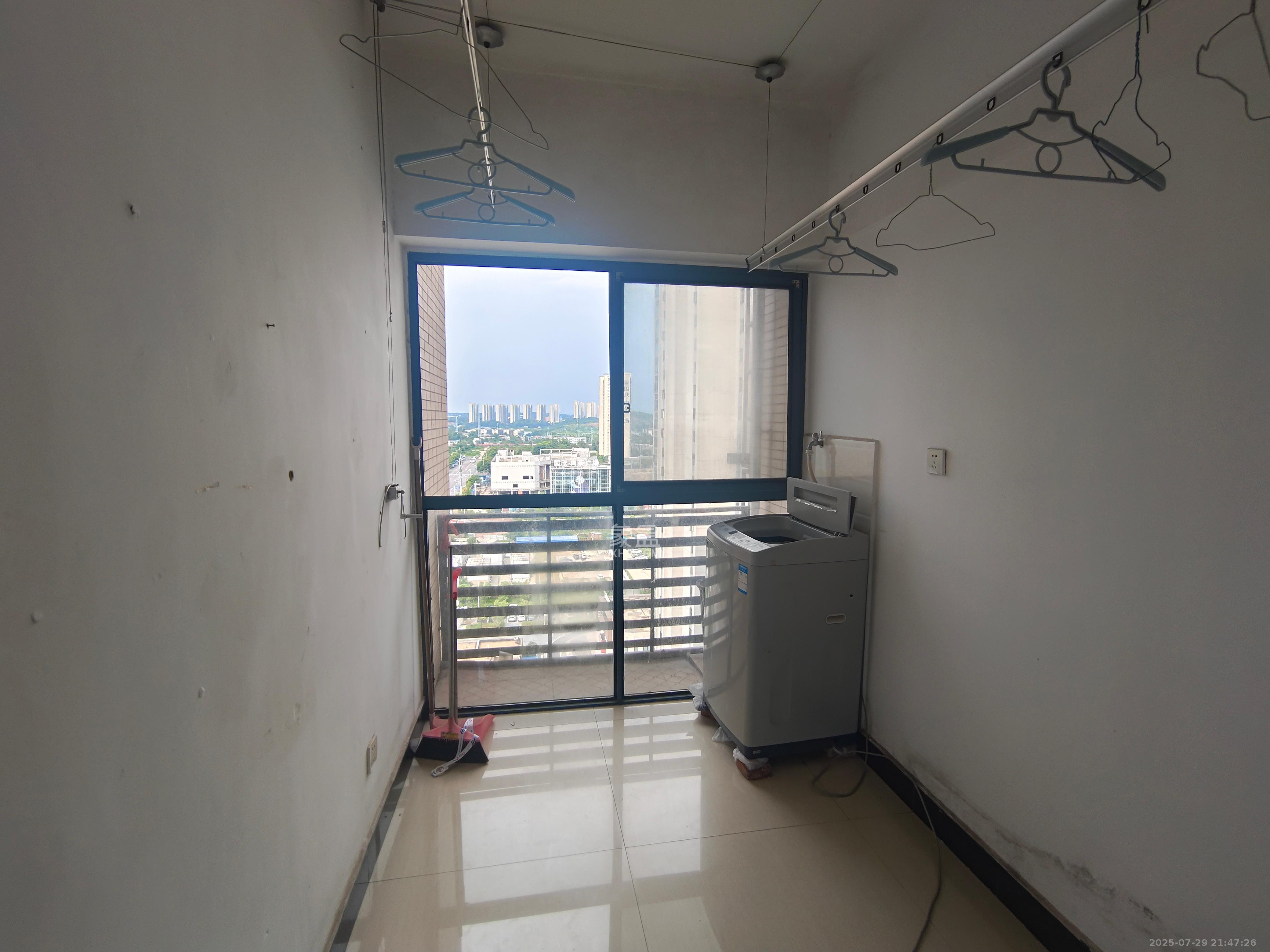 极目楚天 2室2厅1卫 2500.0元/月 极目楚天 2室2厅1卫 2500.0元/月室内图