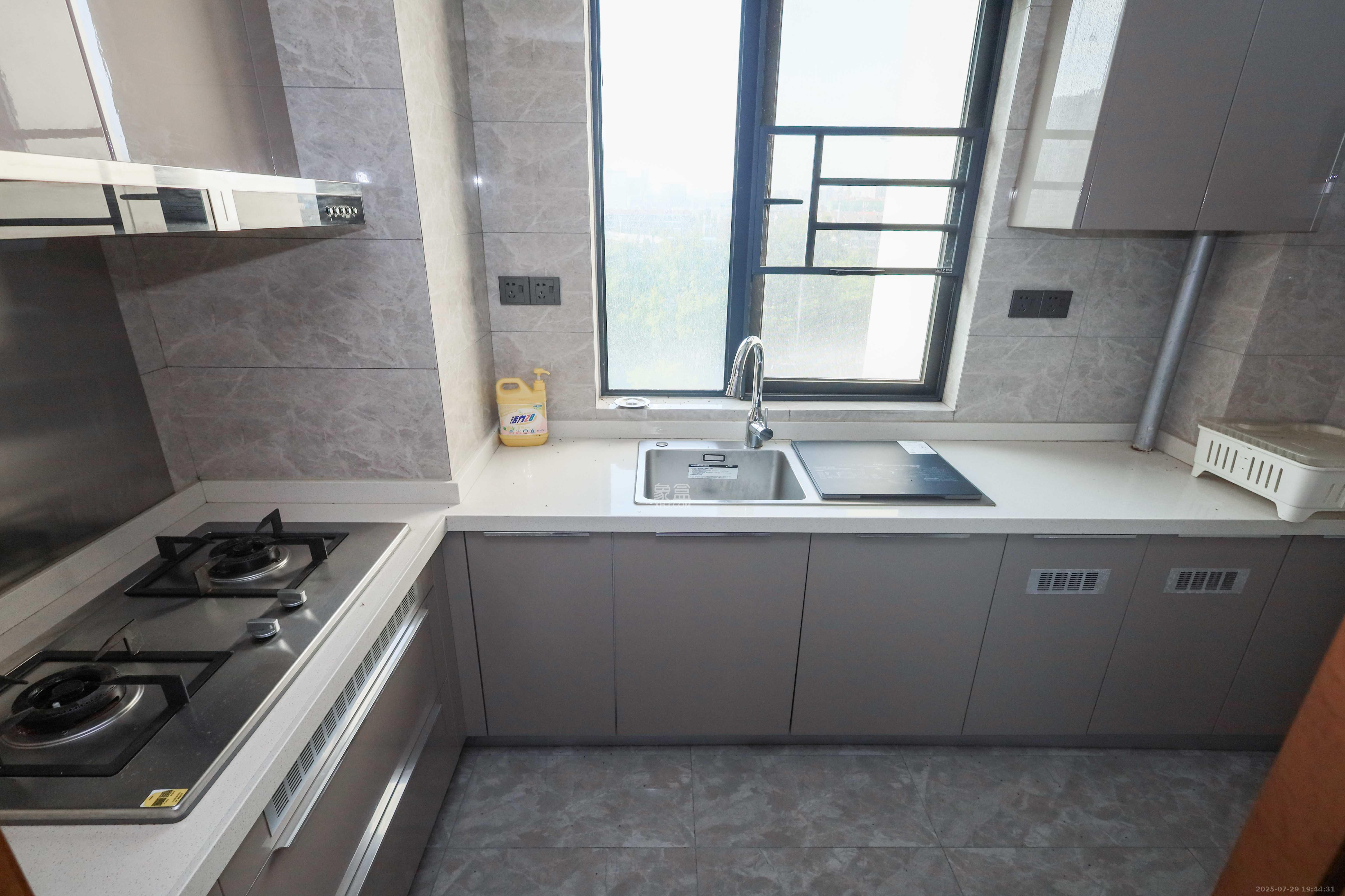 梅溪悦章  4室2厅2卫    170.0万厨房