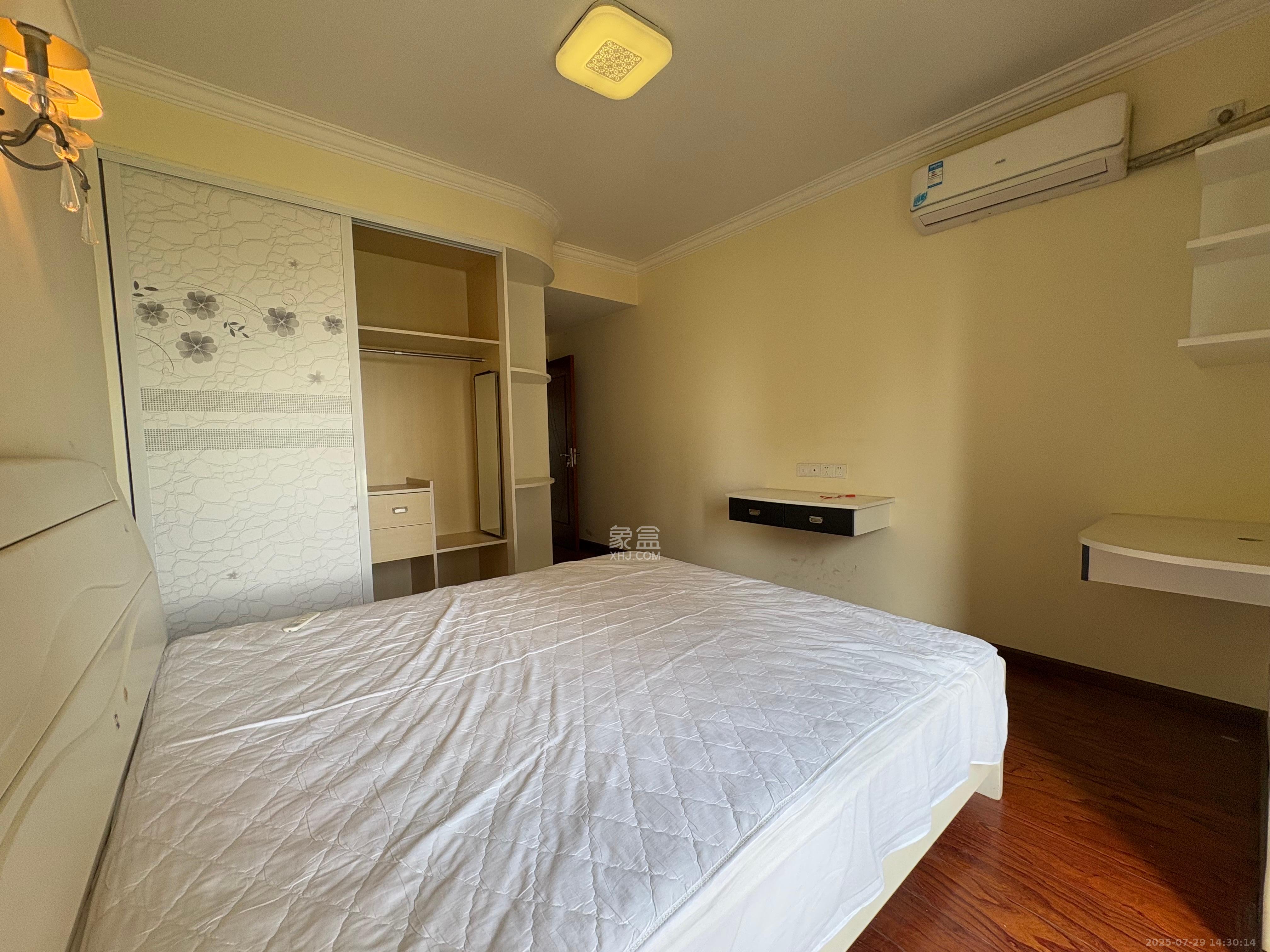 华润橡树湾 3室2厅2卫 2300.0元/月 华润橡树湾 3室2厅2卫 2300.0元/月室内图