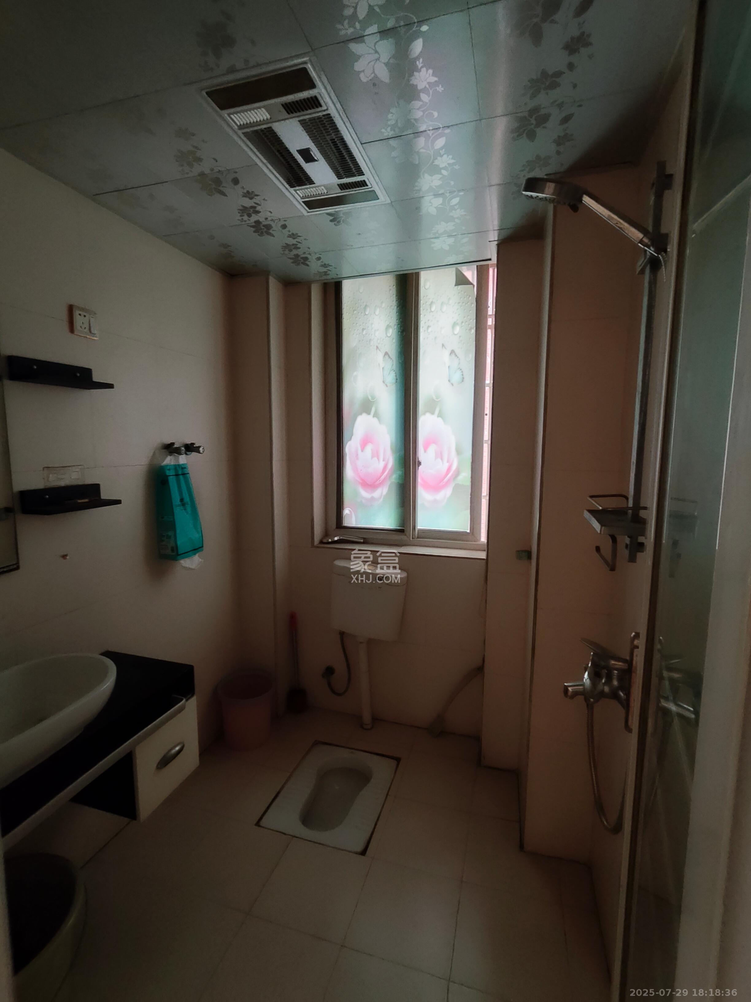 东城名苑  3室2厅2卫    1500.0元/月 东城名苑  3室2厅2卫    1500.0元/月室内图